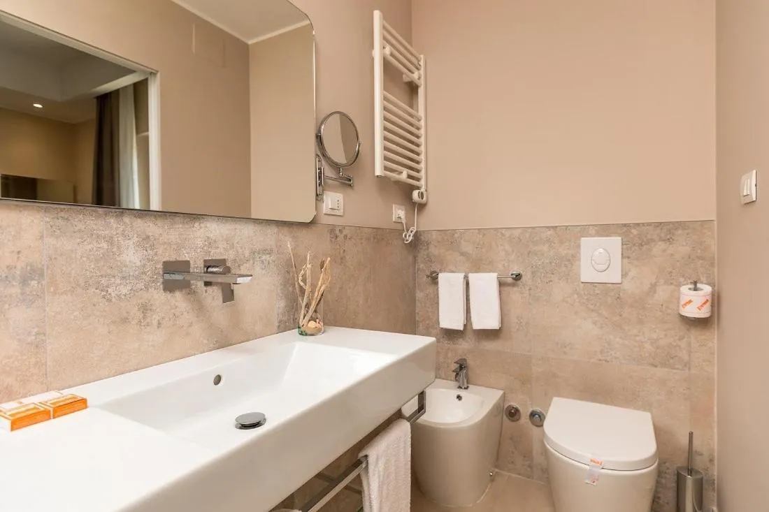 Shower in Hotel Degli Aranci