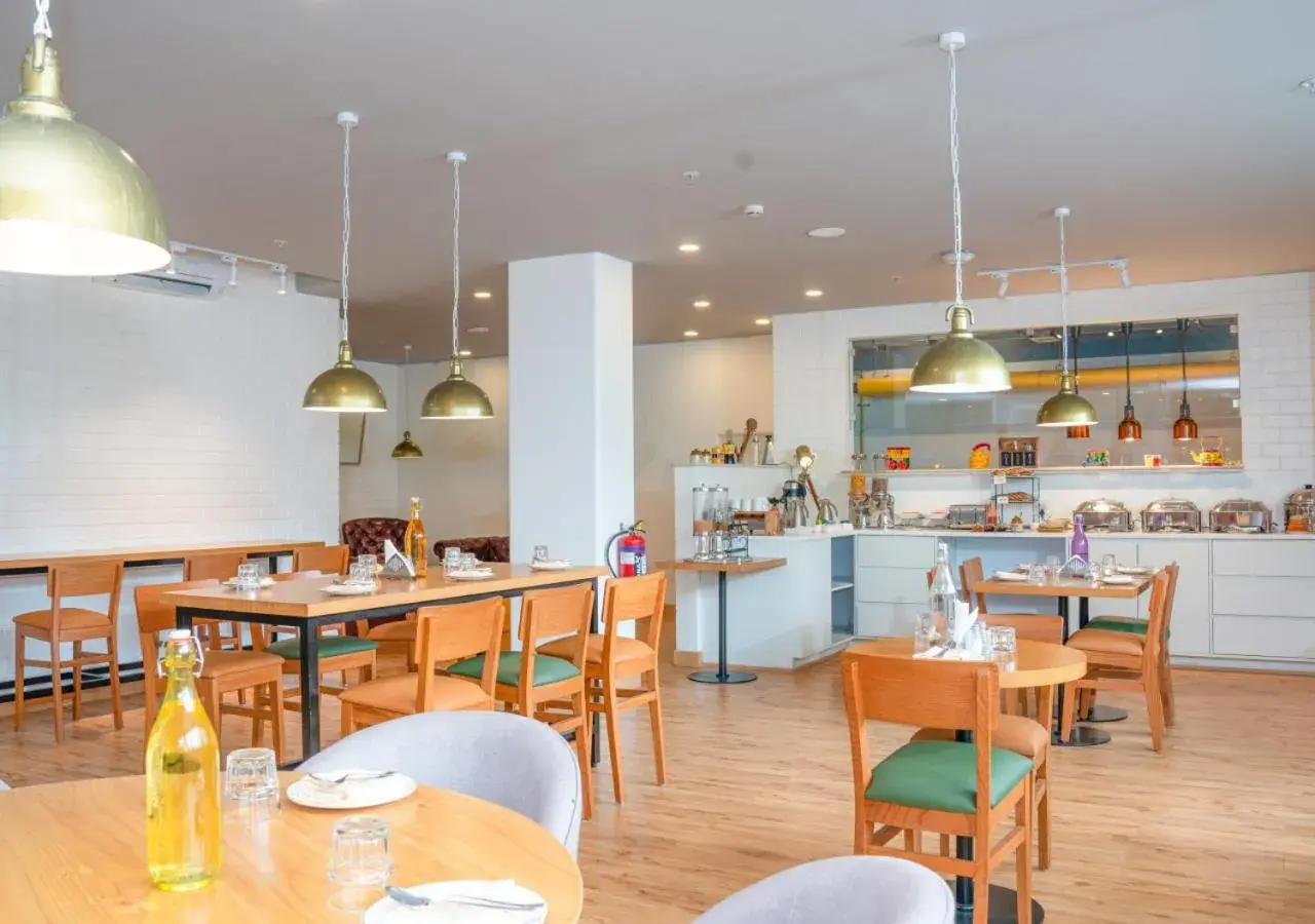 Restaurant/places to eat in Bloom Hotel - Brookefield Restaurant/places to eat in Bloom Hotel - Brookefield
