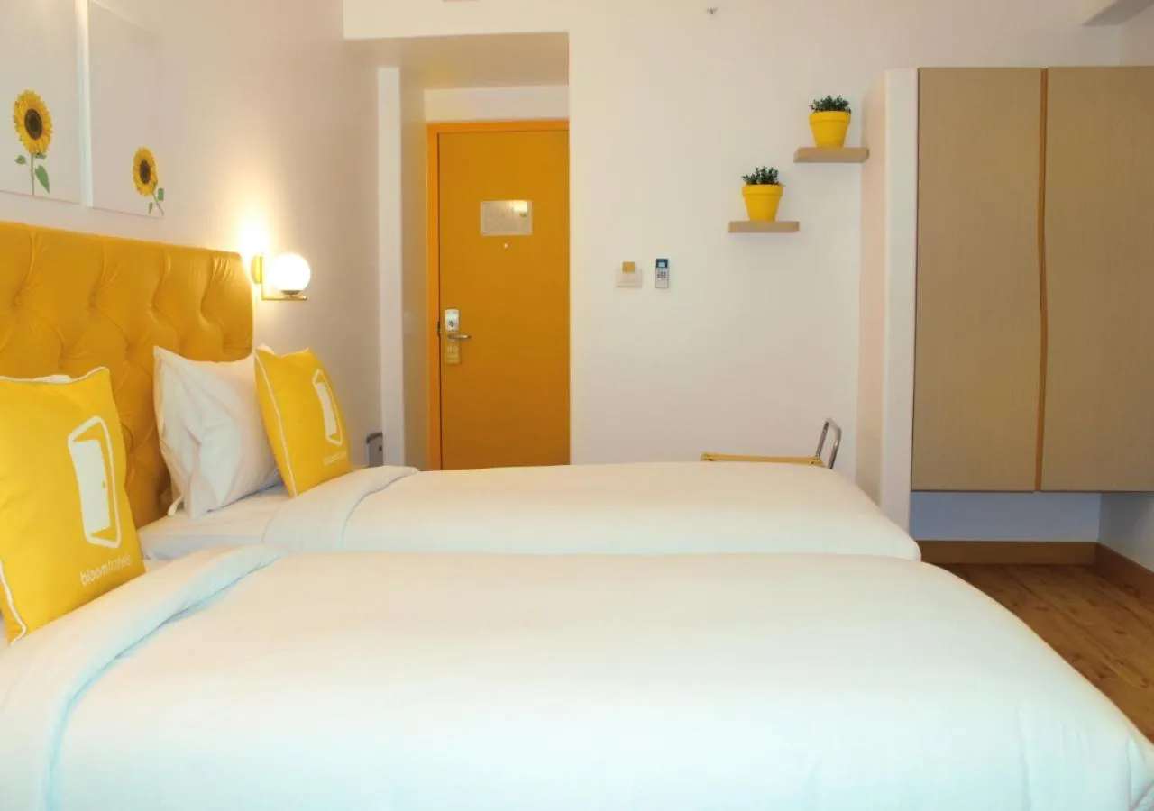 Bed in Bloom Hotel - Brookefield