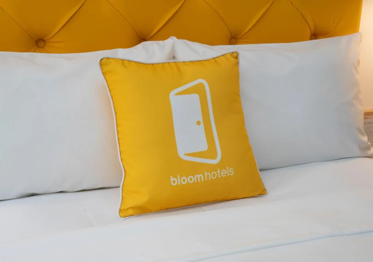 Bedroom, Bed in Bloom Hotel - Brookefield
