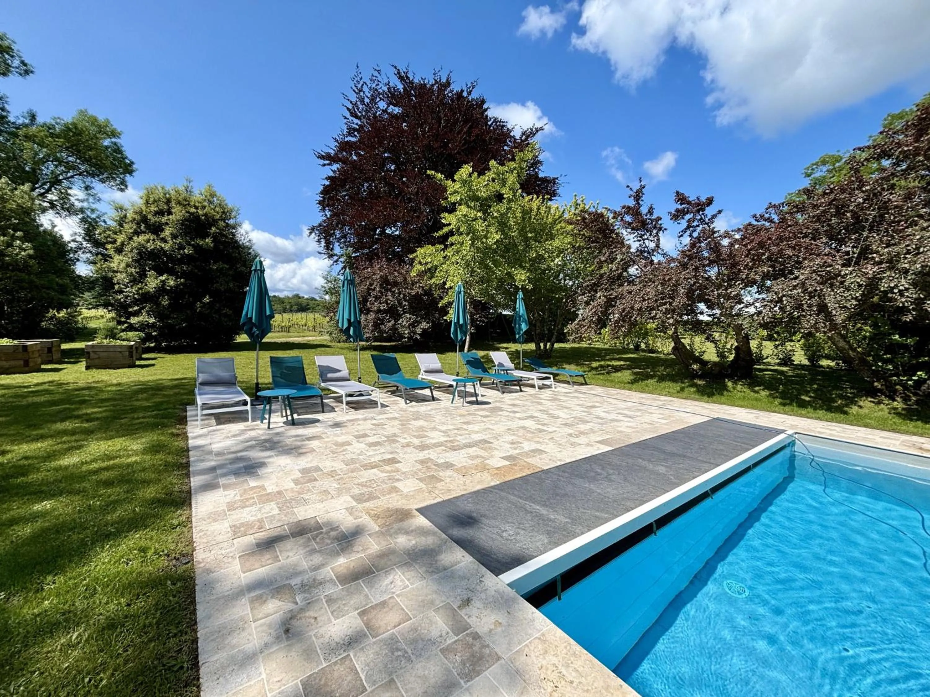 La Maison L'Eperon, stylish 5 star villa surrounded by vineyard near Saint Emilion