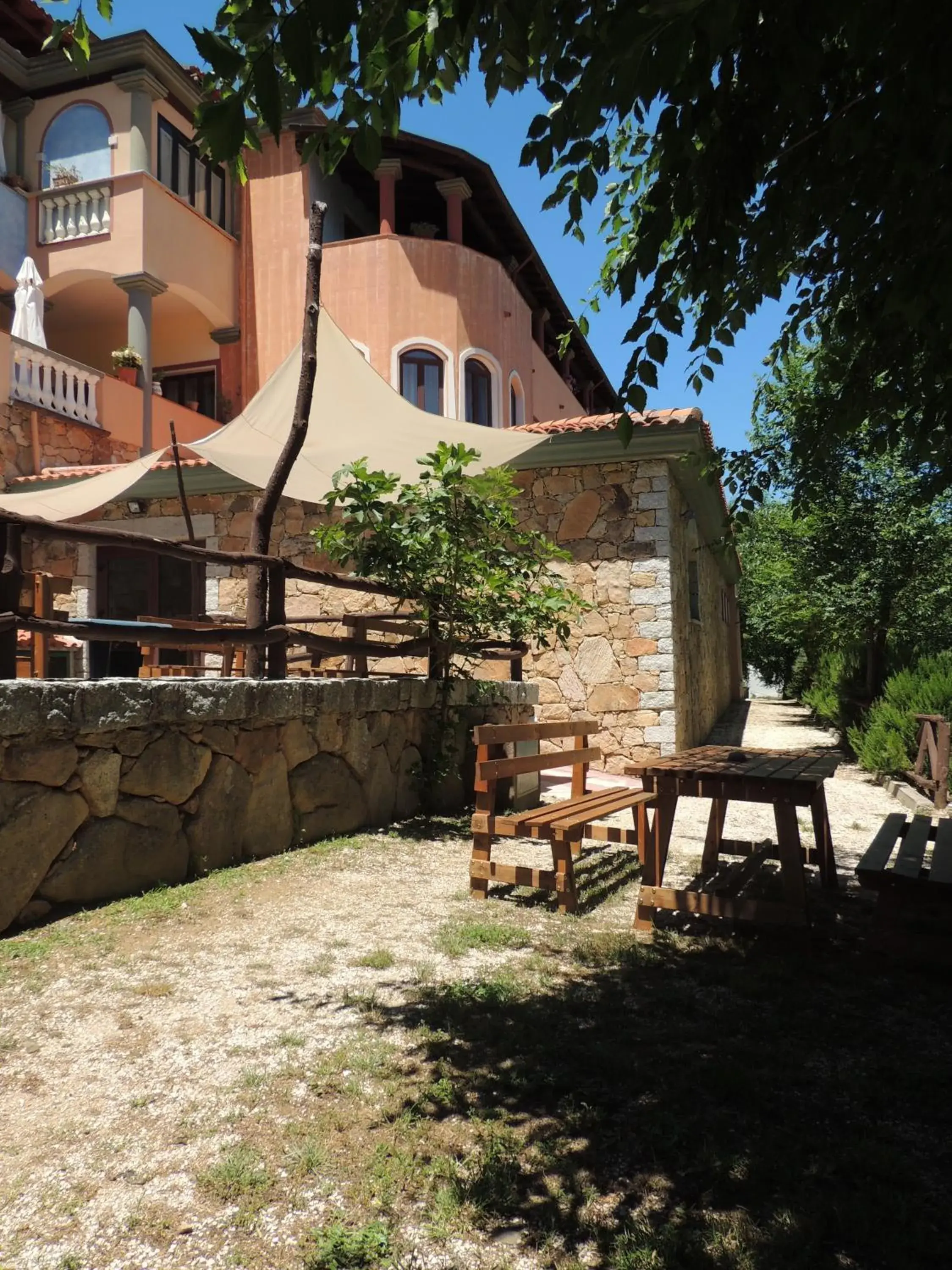Facade/entrance in Hotel Su Lithu Facade/entrance in Hotel Su Lithu