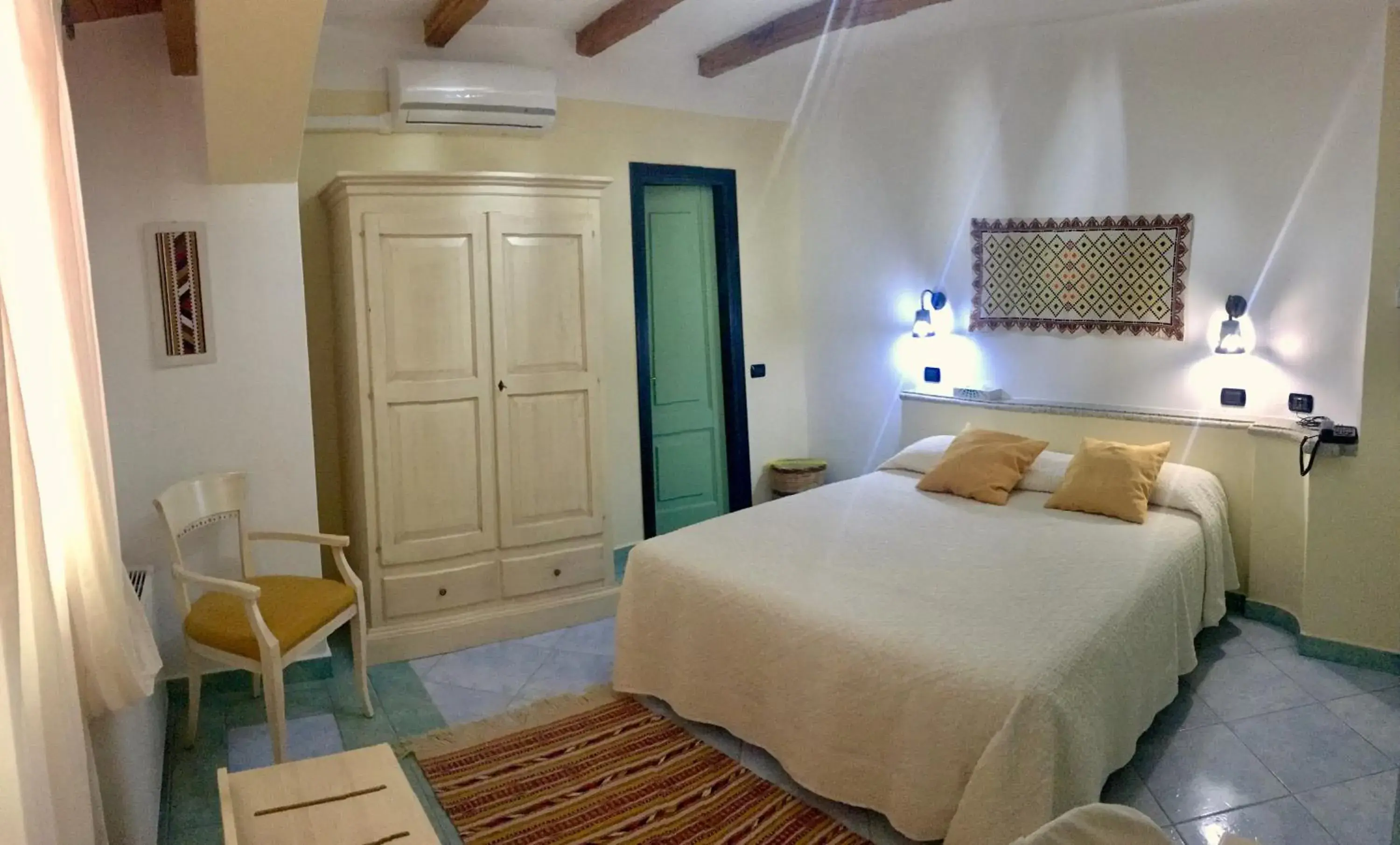 Photo of the whole room, Bed in Hotel Su Lithu Photo of the whole room, Bed in Hotel Su Lithu