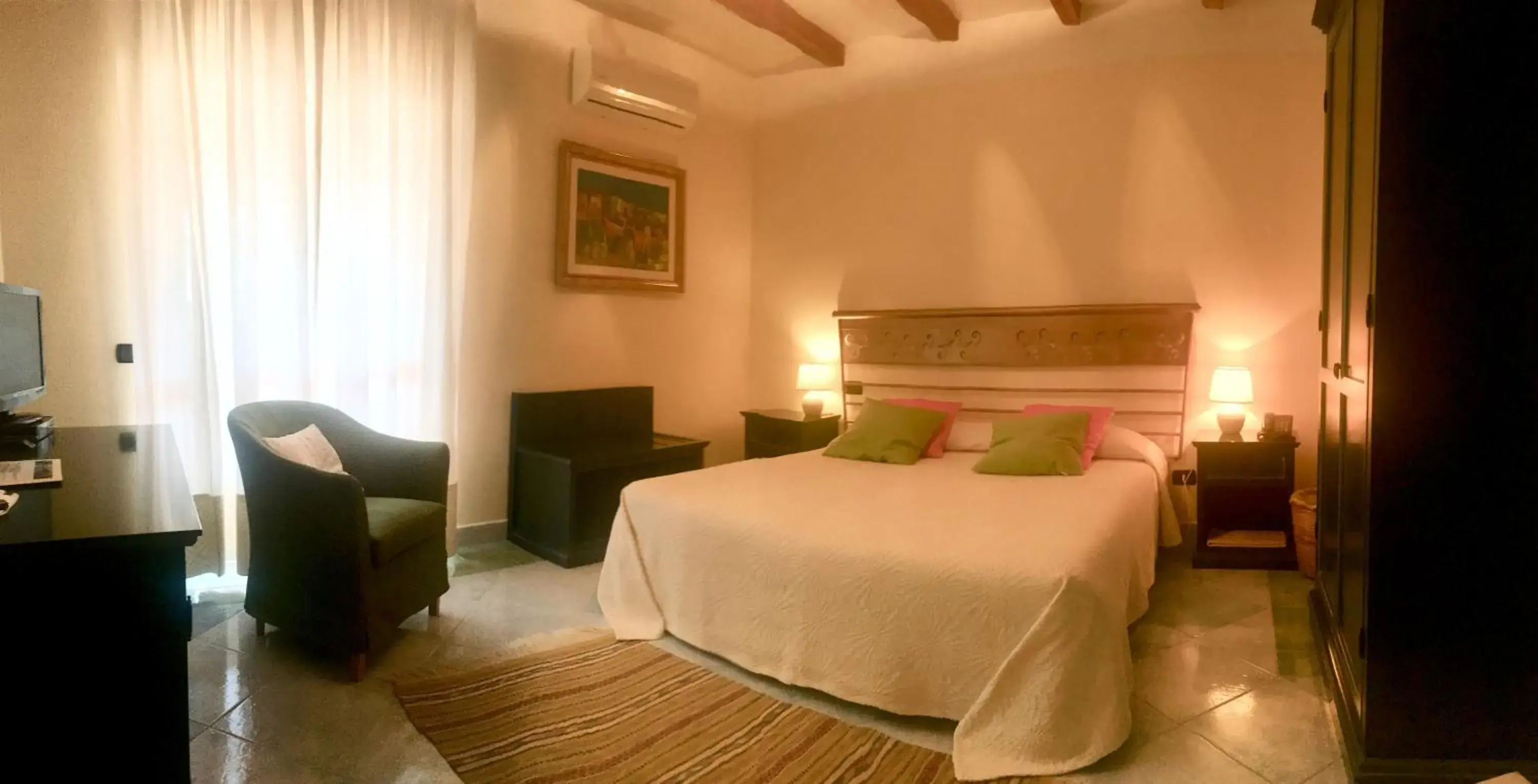Photo of the whole room, Bed in Hotel Su Lithu Photo of the whole room, Bed in Hotel Su Lithu