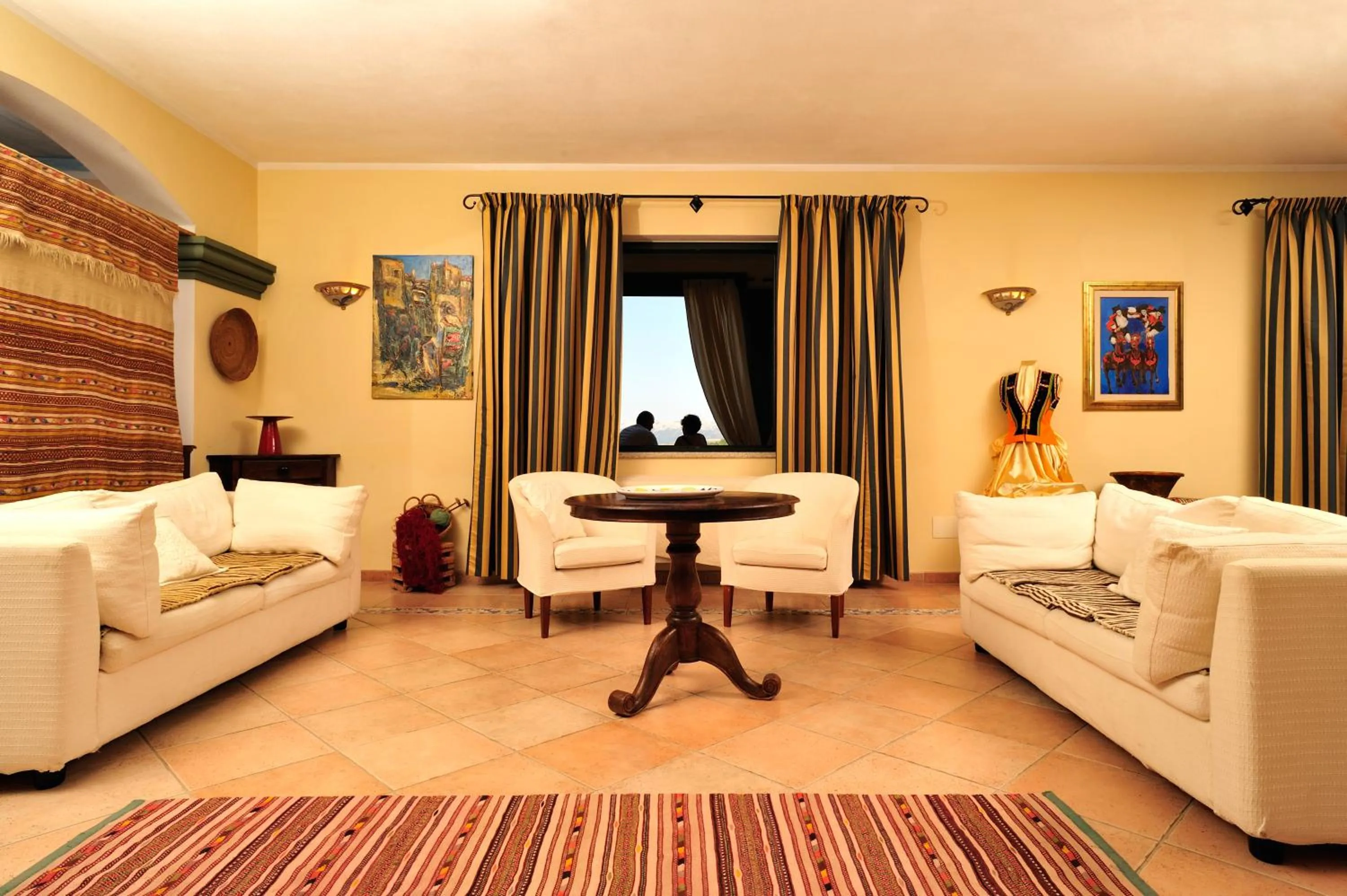 Lounge or bar, Bed in Hotel Su Lithu