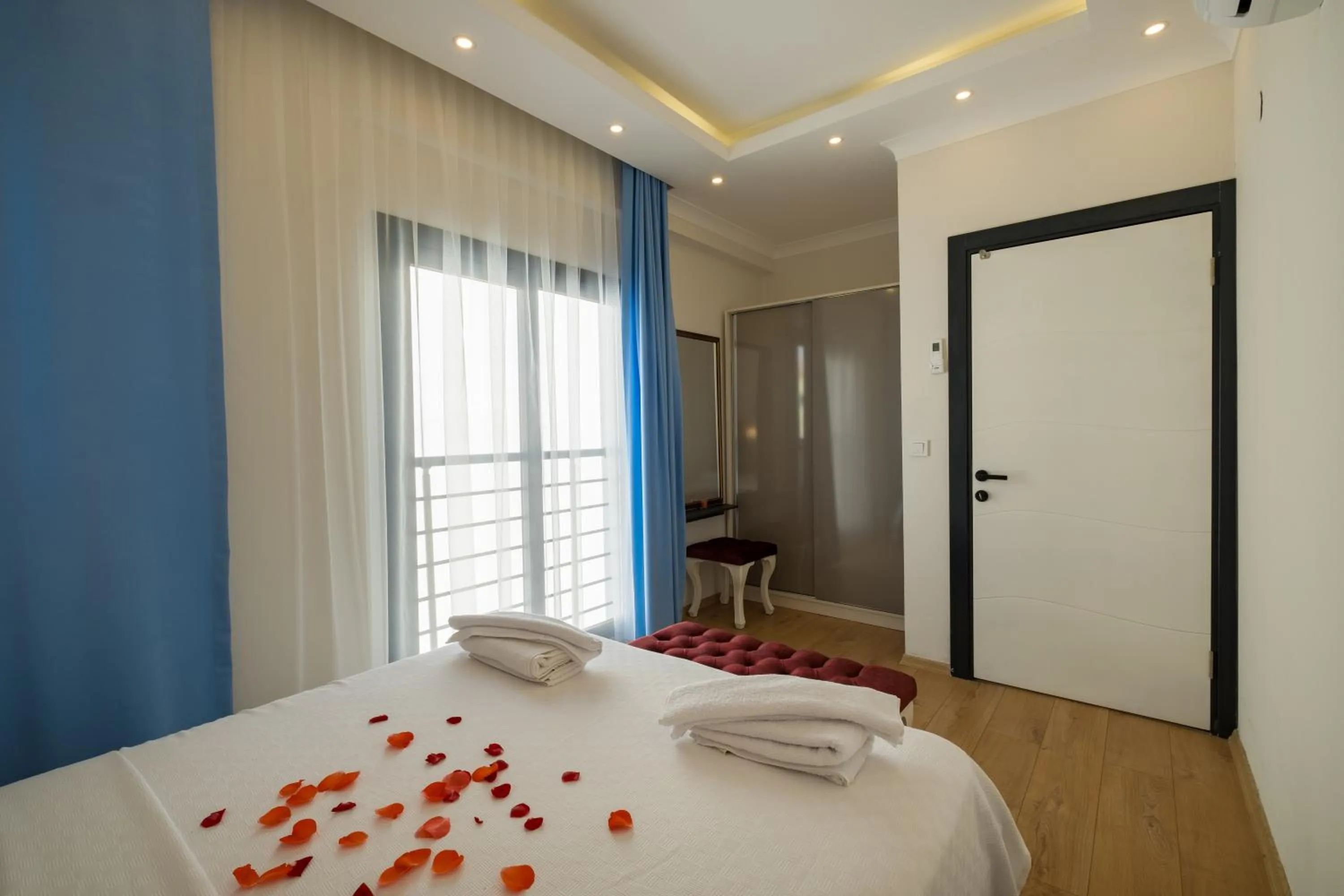 Photo of the whole room, Bed in Tanrise City House