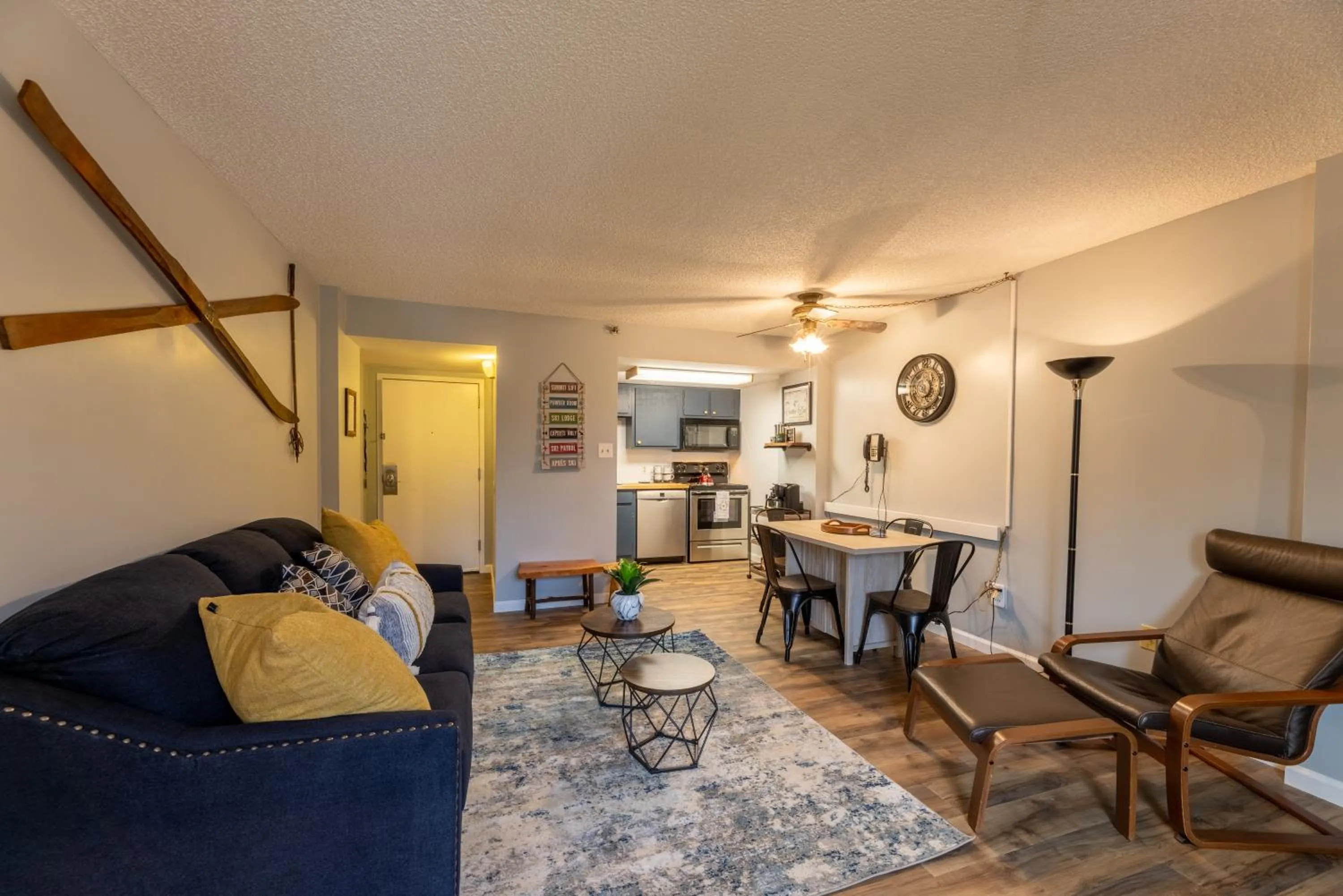 Living room in Snowshoe Ski-in & Ski-out at Silvercreek Resort - Family friendly, jacuzzi, hot tub, mountain views