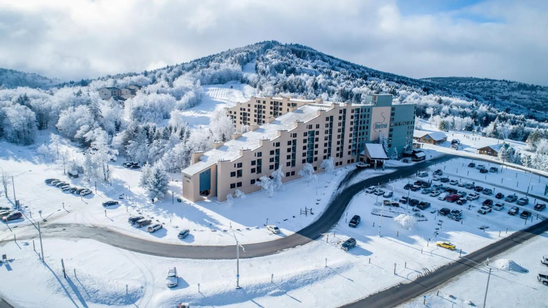 Bird's eye view in Snowshoe Ski-in & Ski-out at Silvercreek Resort - Family friendly, jacuzzi, hot tub, mountain views
