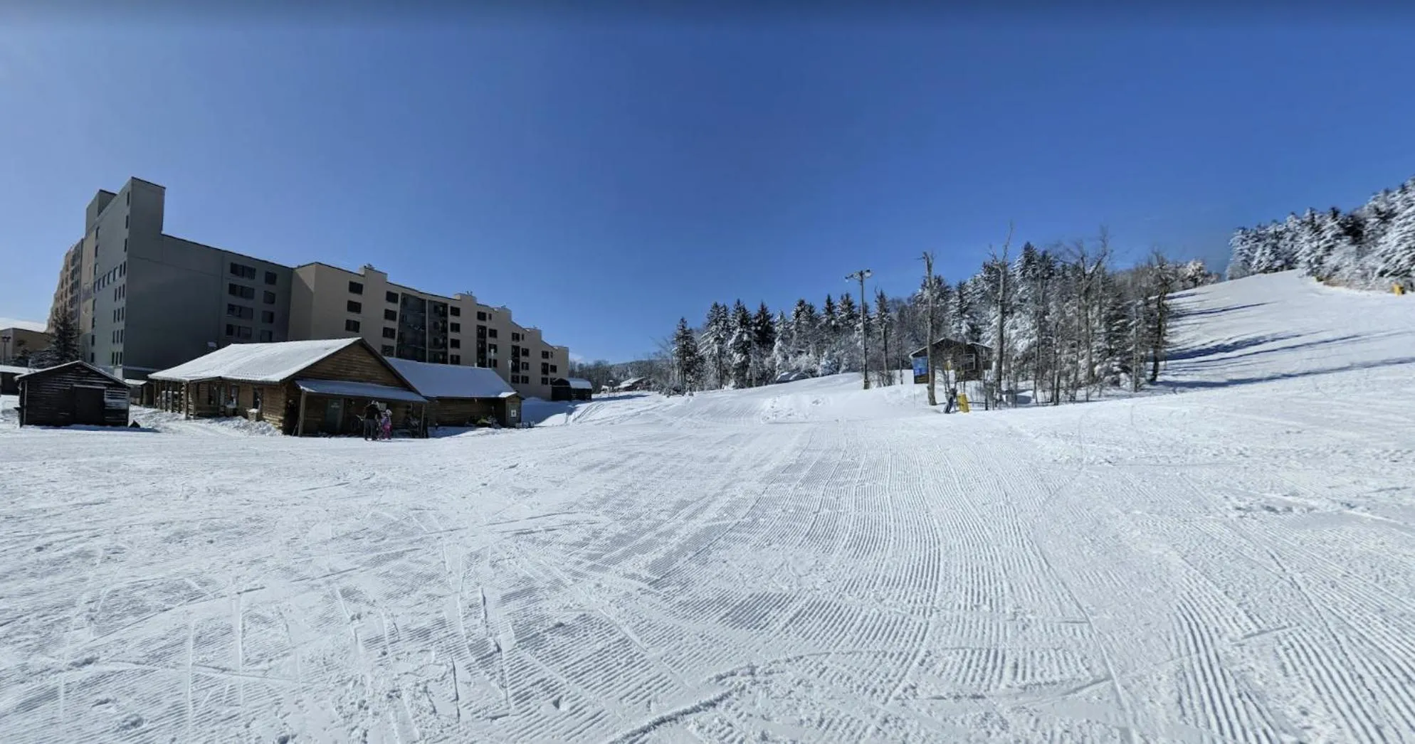 Property building in Snowshoe Ski-in & Ski-out at Silvercreek Resort - Family friendly, jacuzzi, hot tub, mountain views