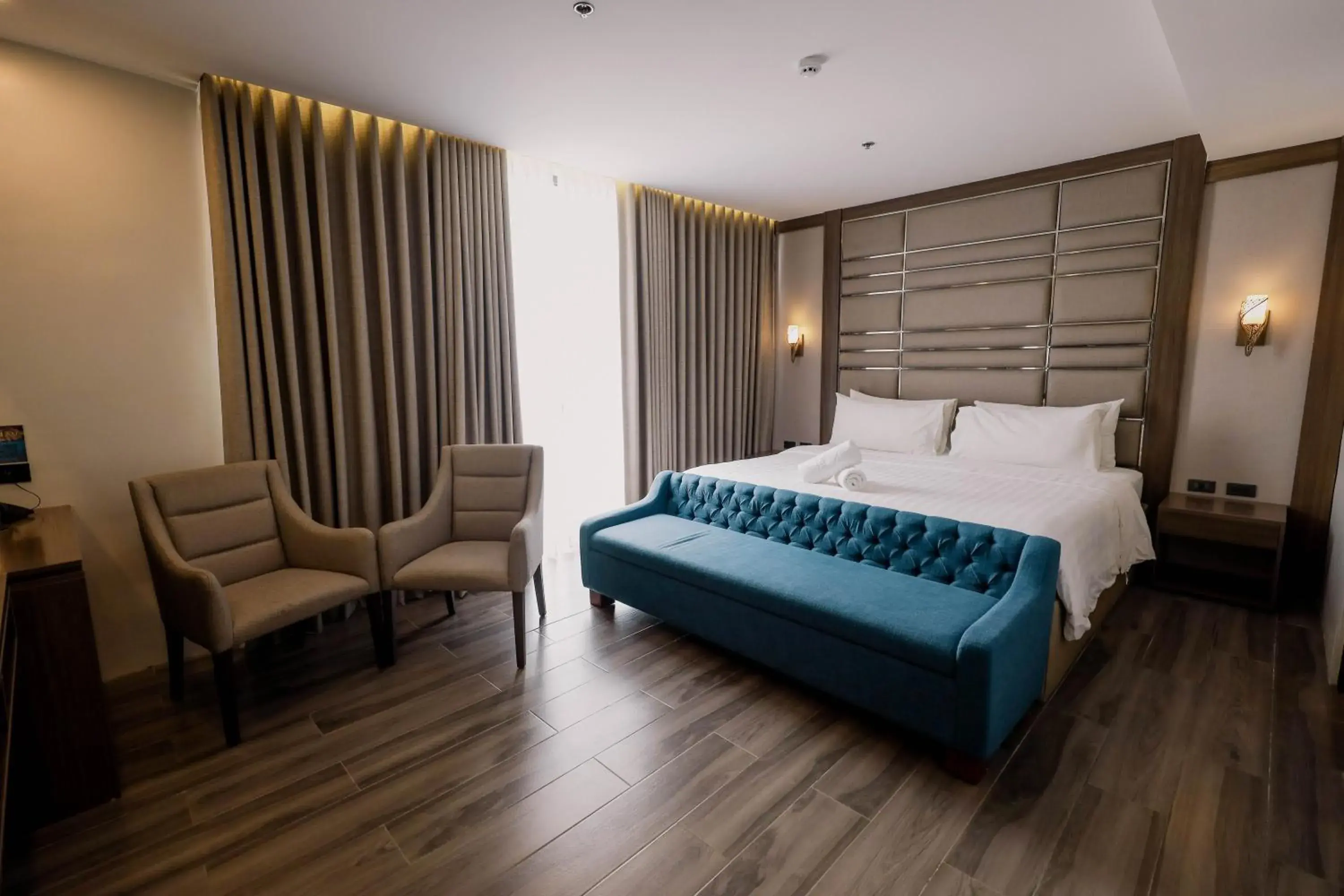 Junior Suite in El Vistra Hotel Angeles Junior Suite in El Vistra Hotel Angeles