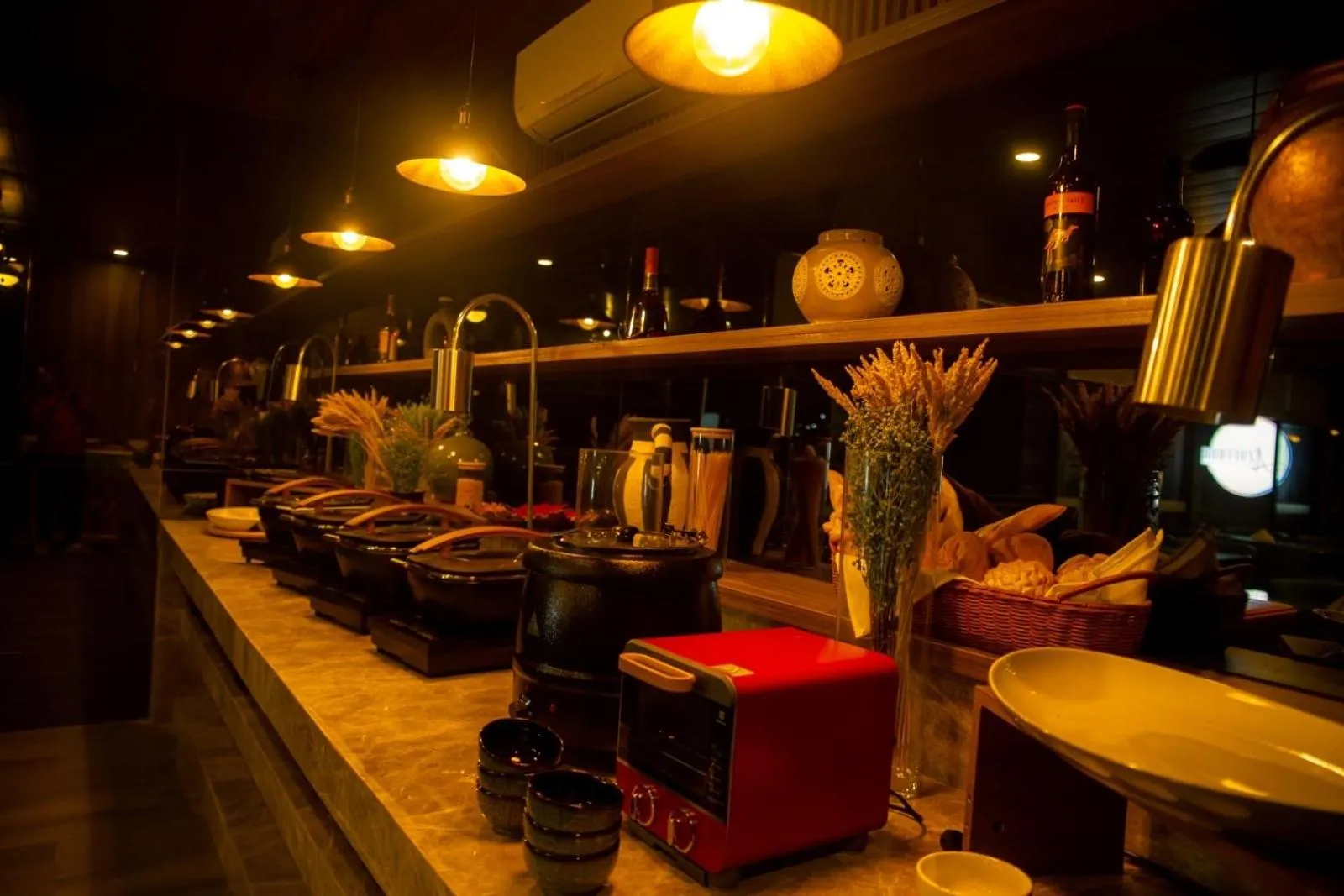 Lounge or bar in El Vistra Hotel Angeles