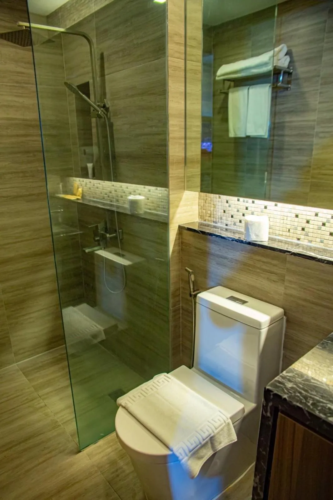 Shower in El Vistra Hotel Angeles