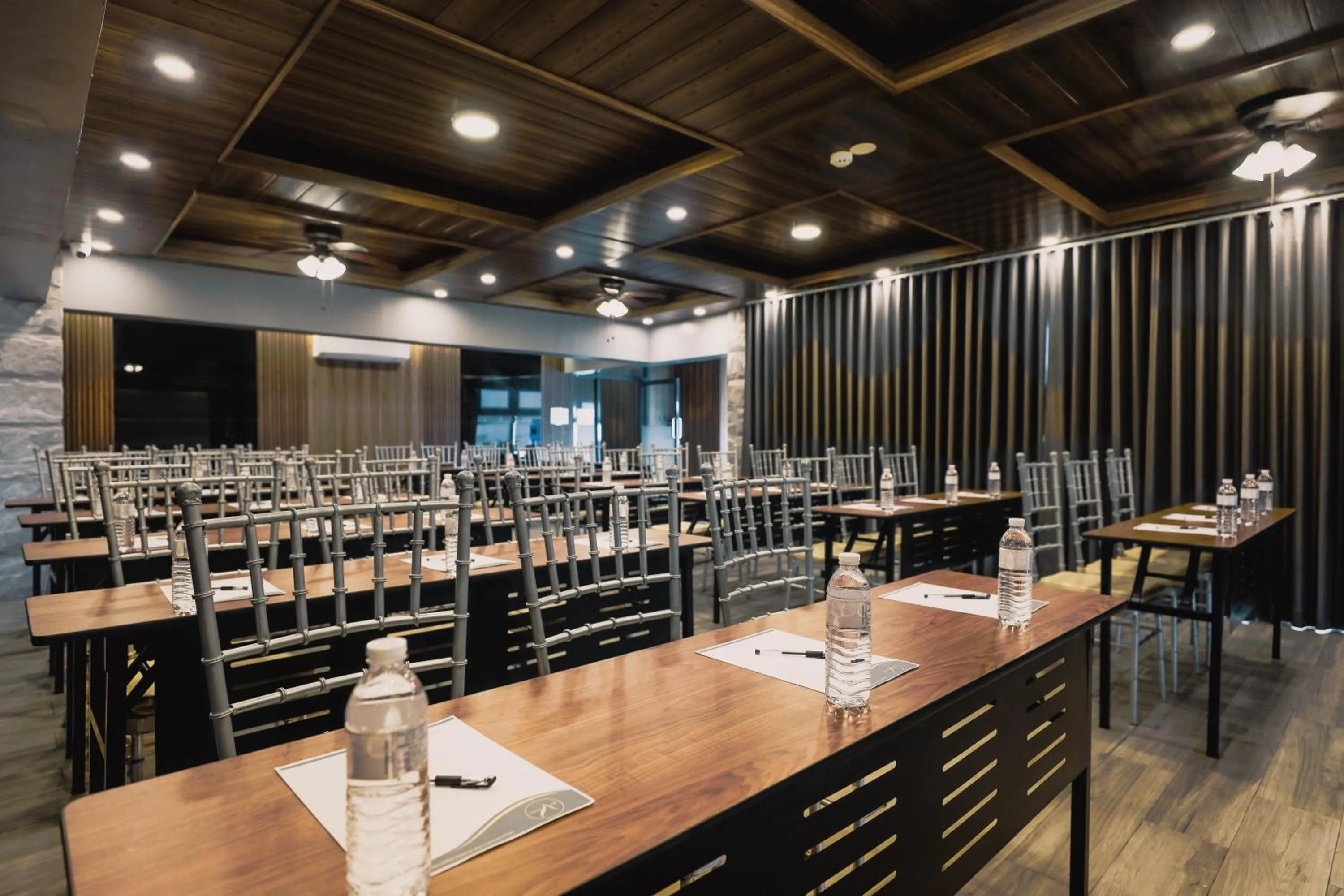 Banquet/Function facilities in El Vistra Hotel Angeles