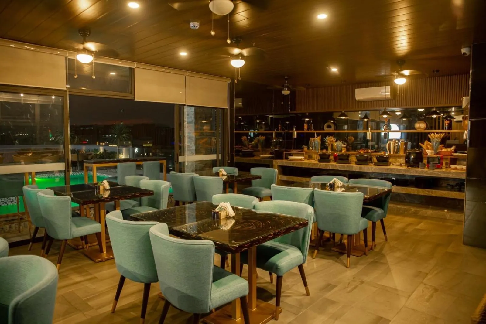 Restaurant/places to eat in El Vistra Hotel Angeles