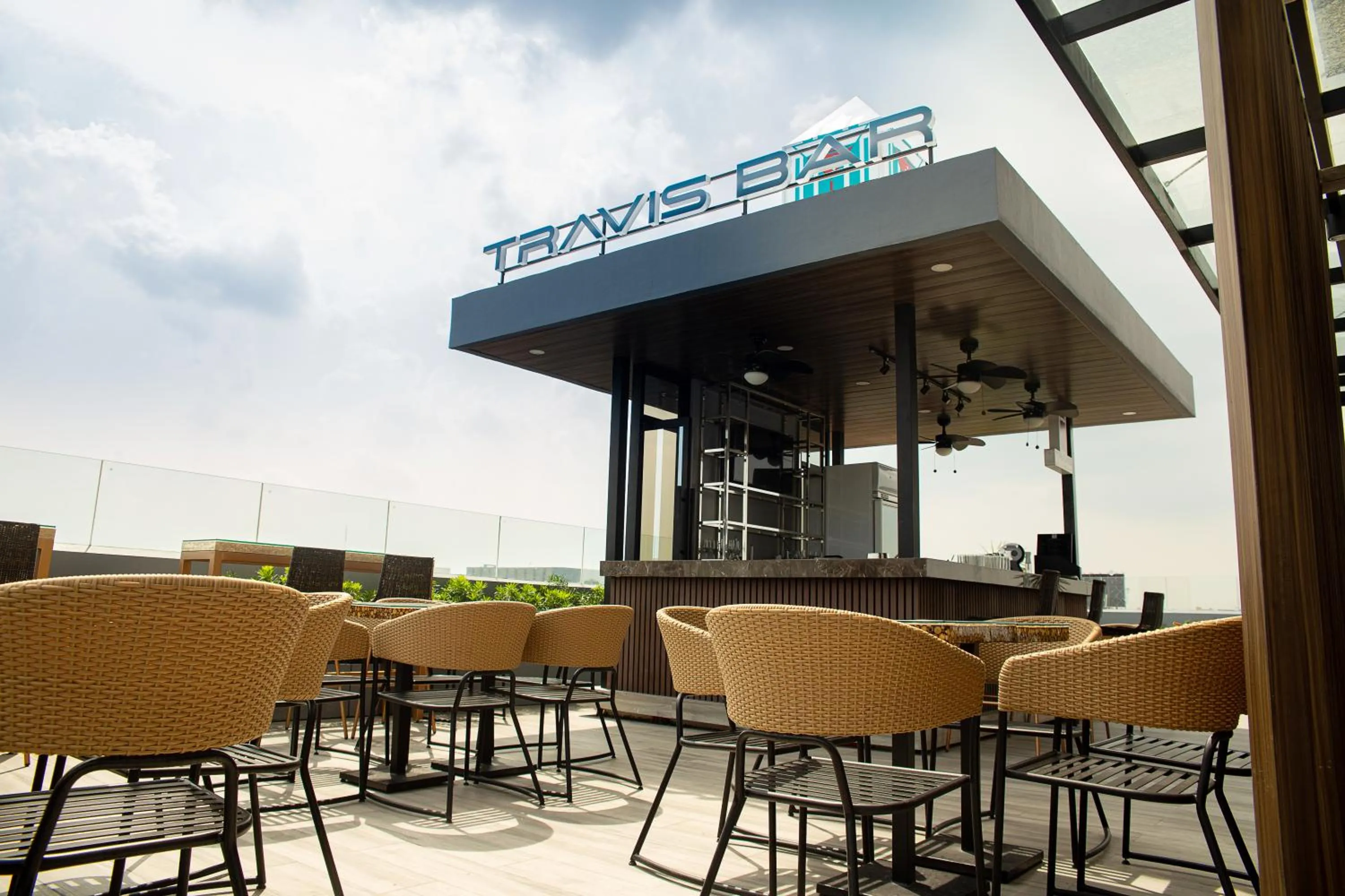 Restaurant/places to eat in El Vistra Hotel Angeles