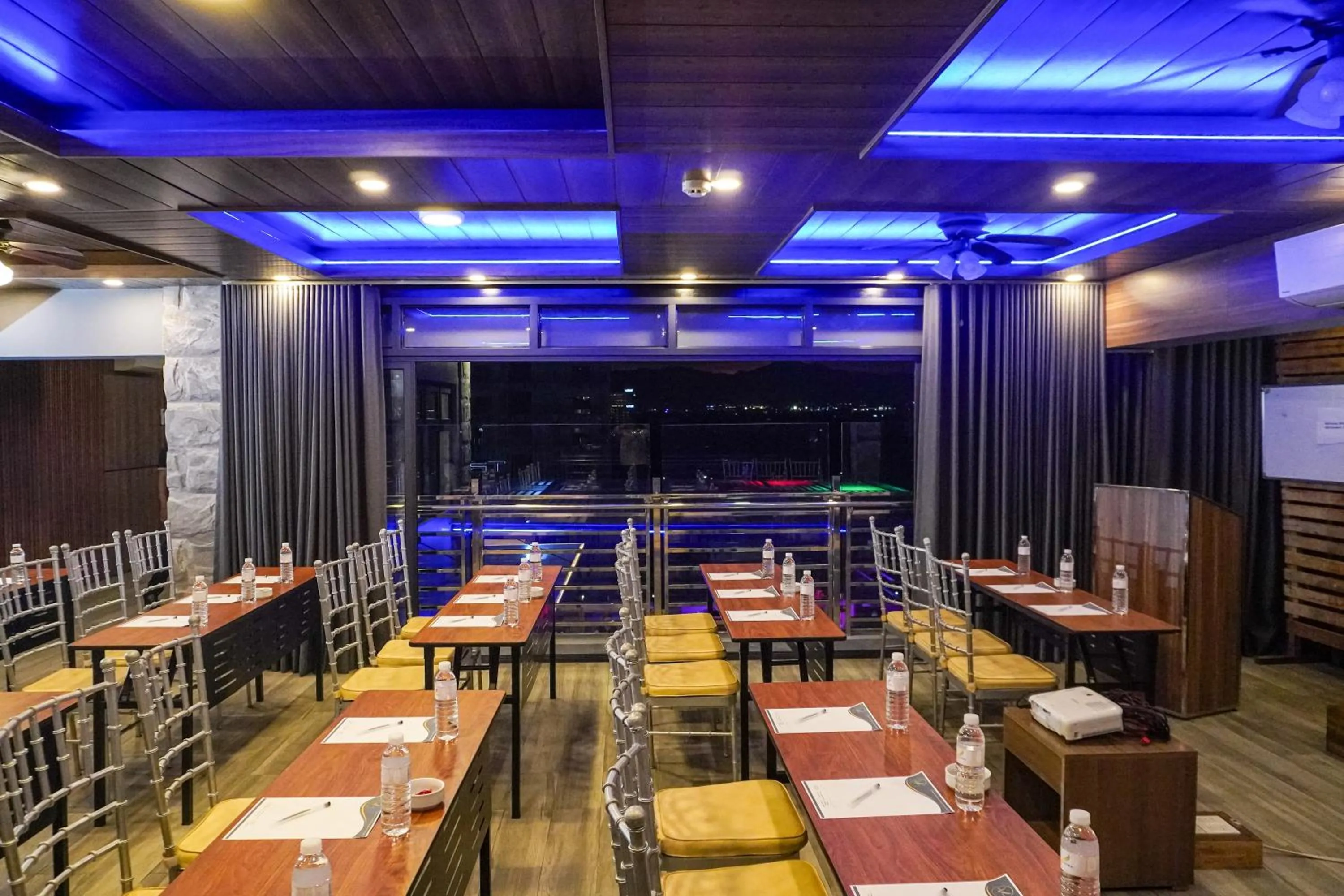 Banquet/Function facilities in El Vistra Hotel Angeles