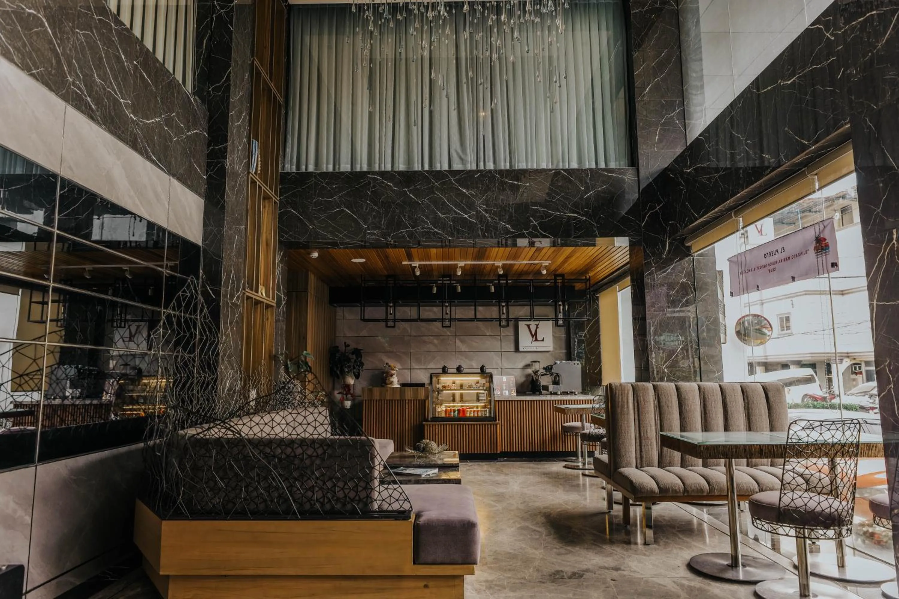 Lobby or reception in El Vistra Hotel Angeles