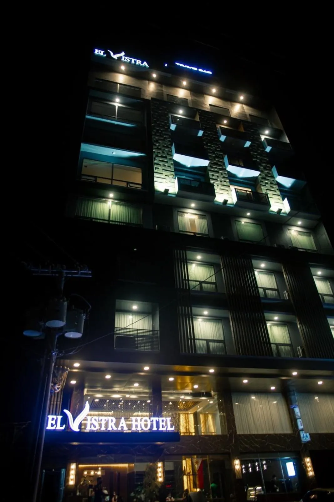 Property building in El Vistra Hotel Angeles