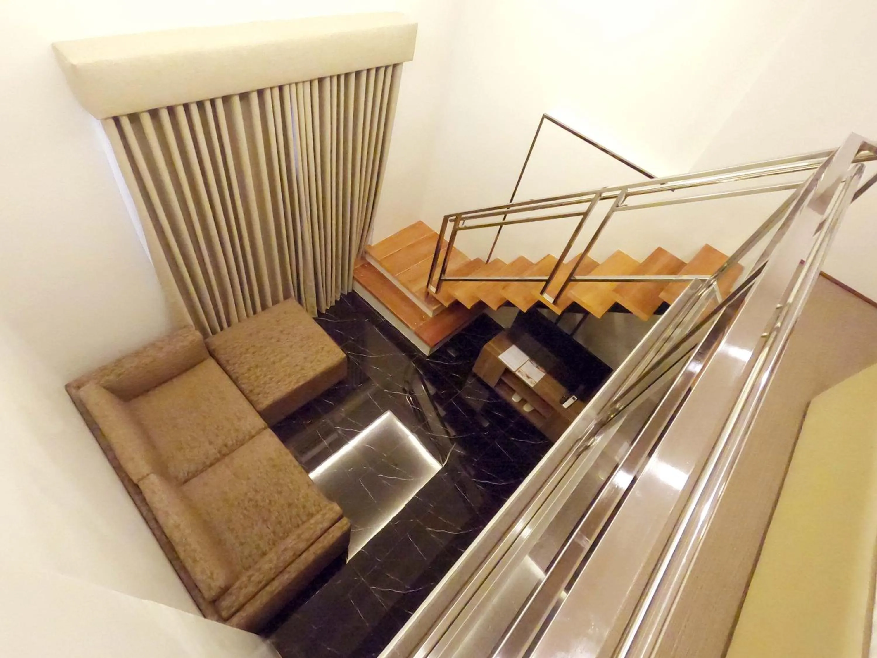 Living room in El Vistra Hotel Angeles