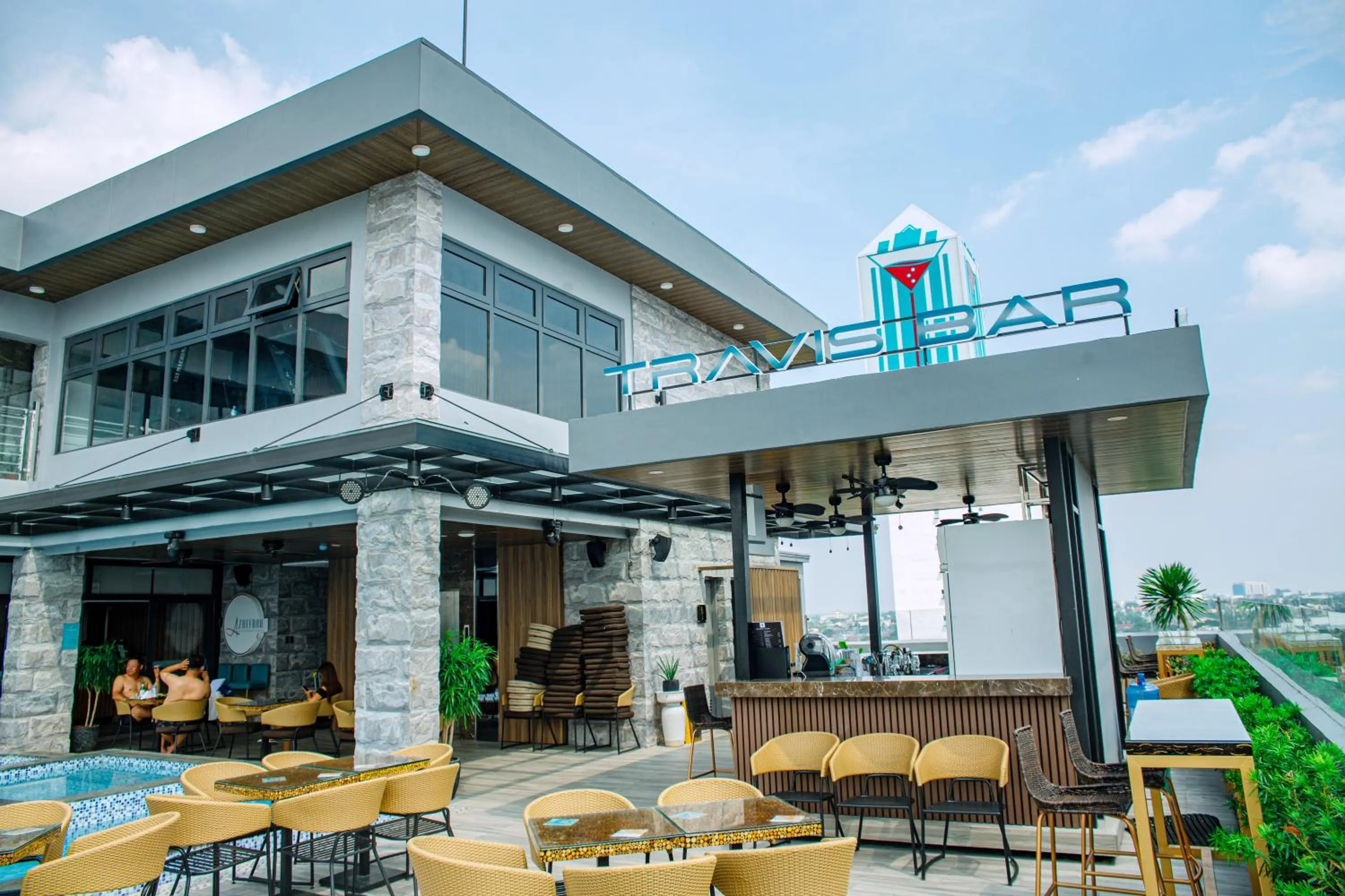 Patio in El Vistra Hotel Angeles