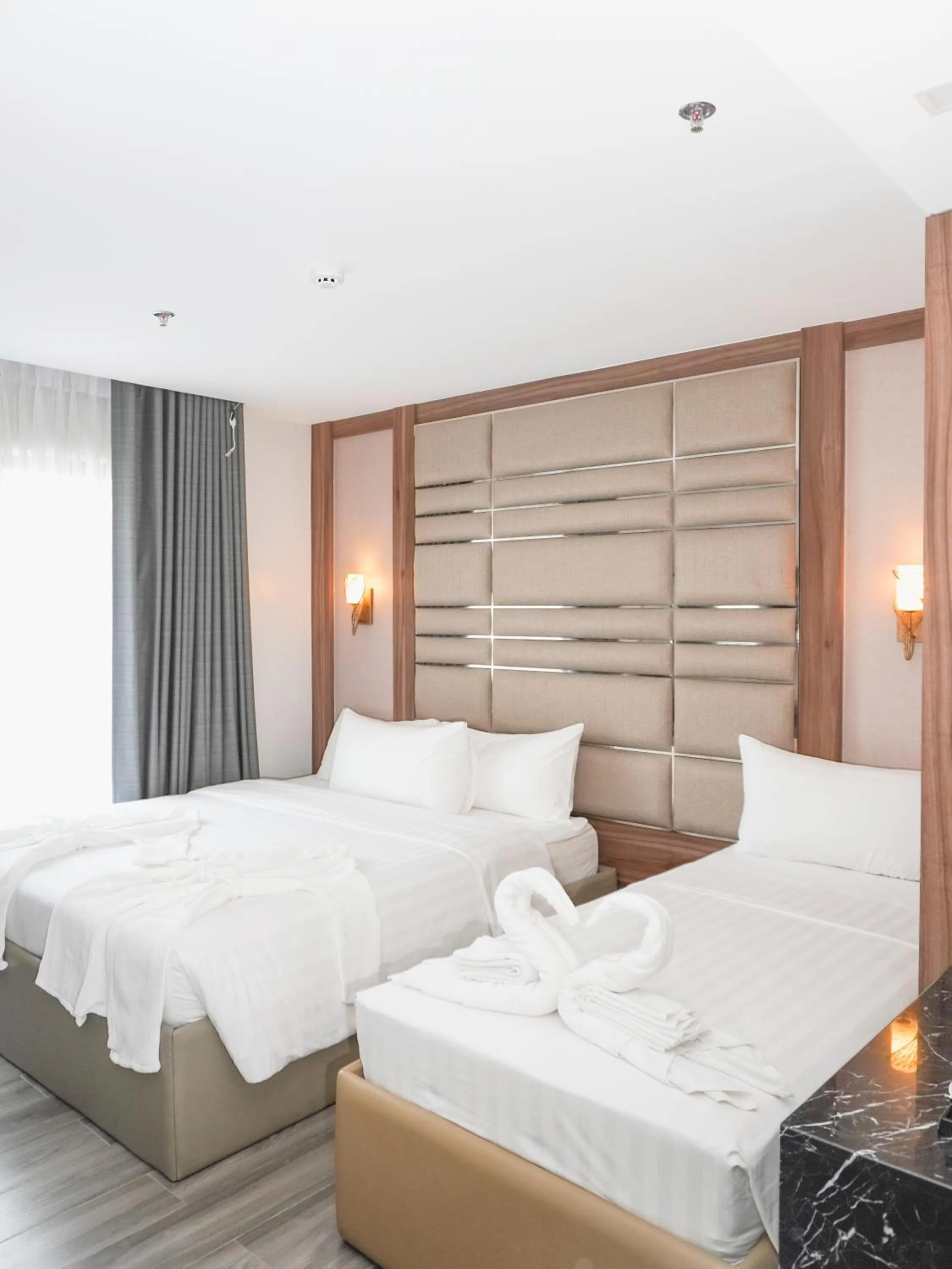 Bed in El Vistra Hotel Angeles