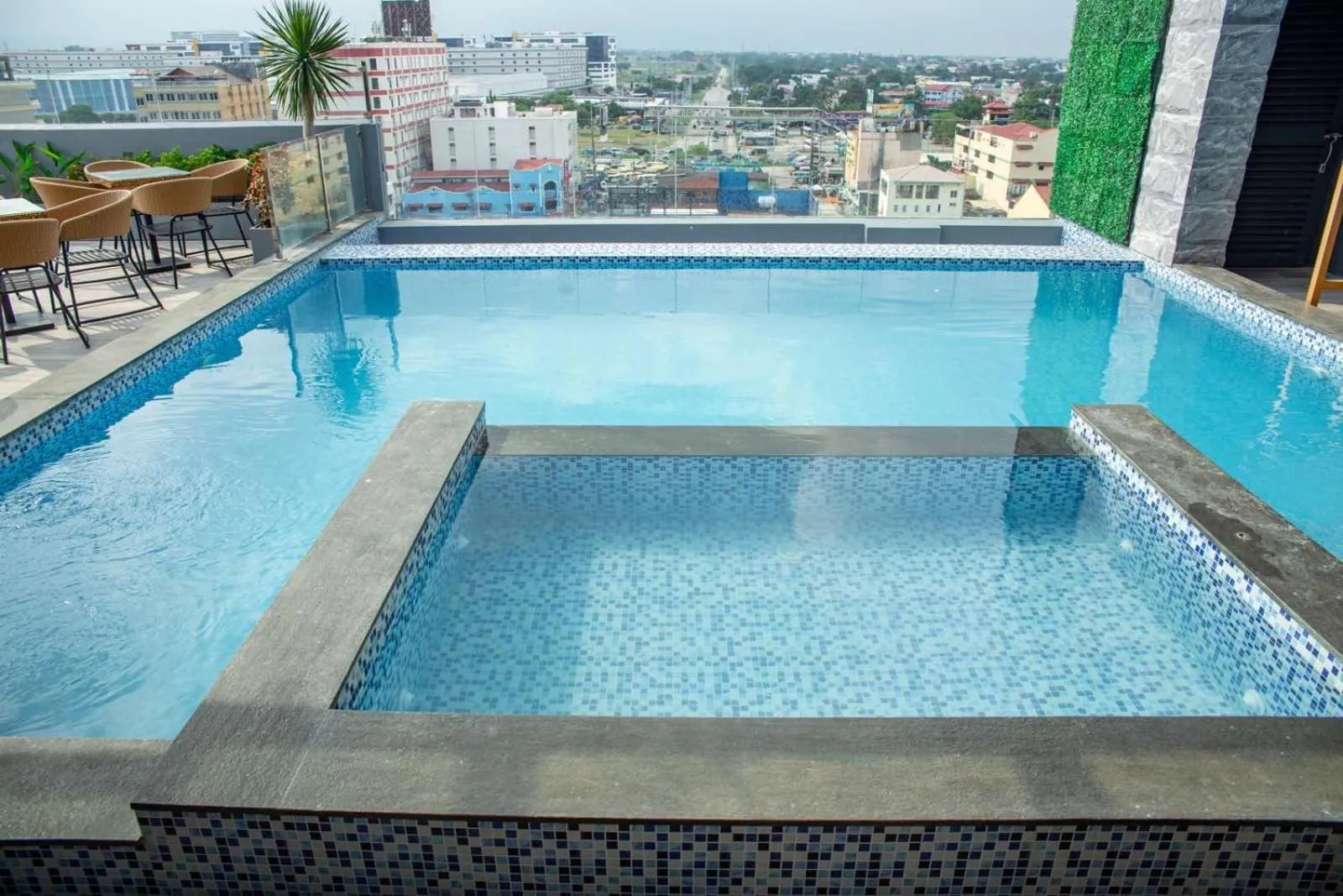 Day in El Vistra Hotel Angeles