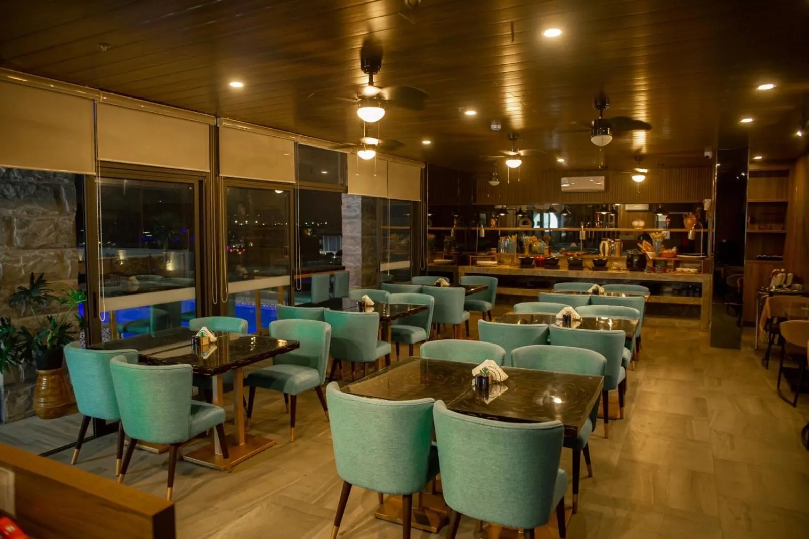 Restaurant/places to eat in El Vistra Hotel Angeles