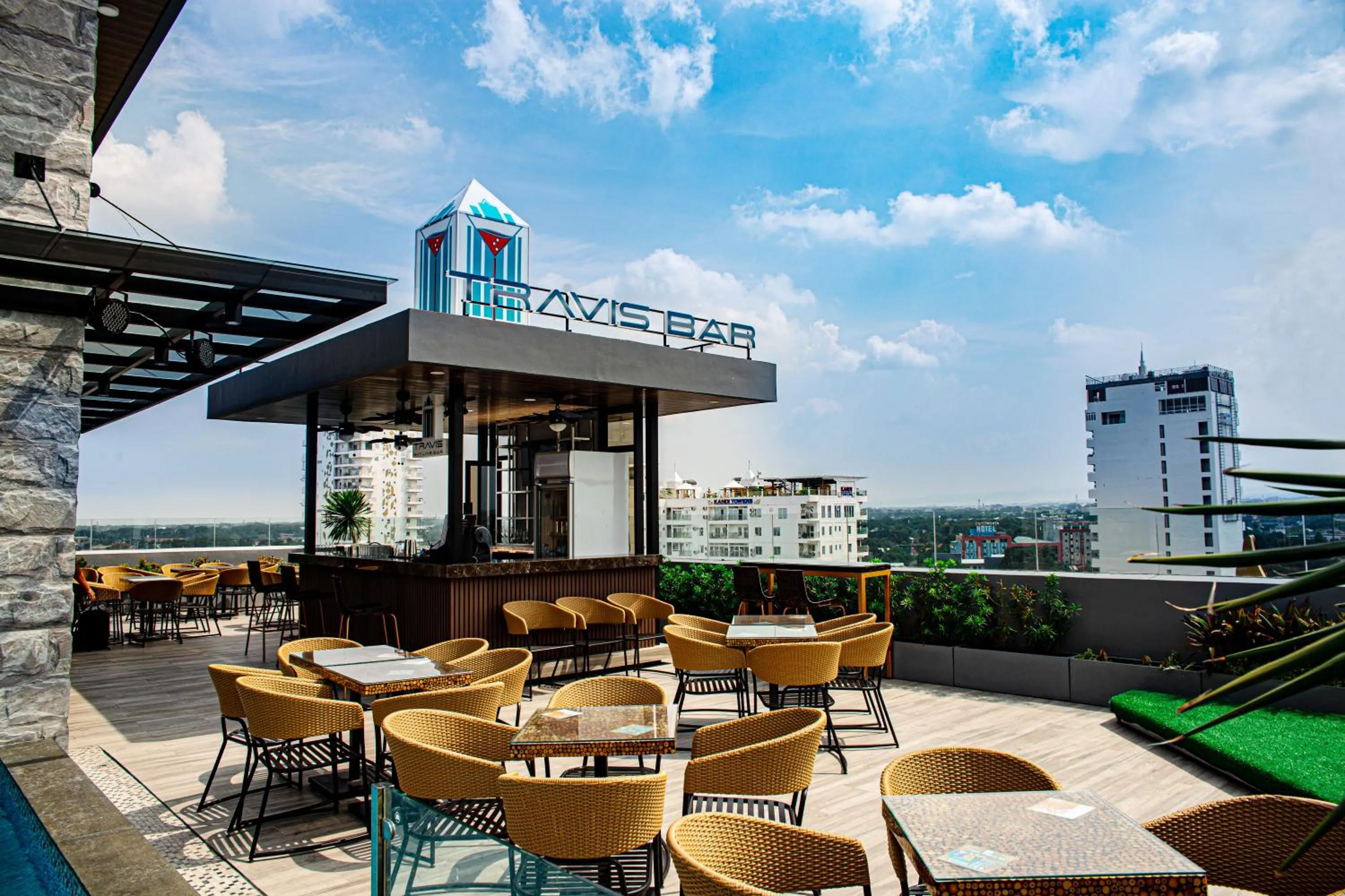 Property building in El Vistra Hotel Angeles