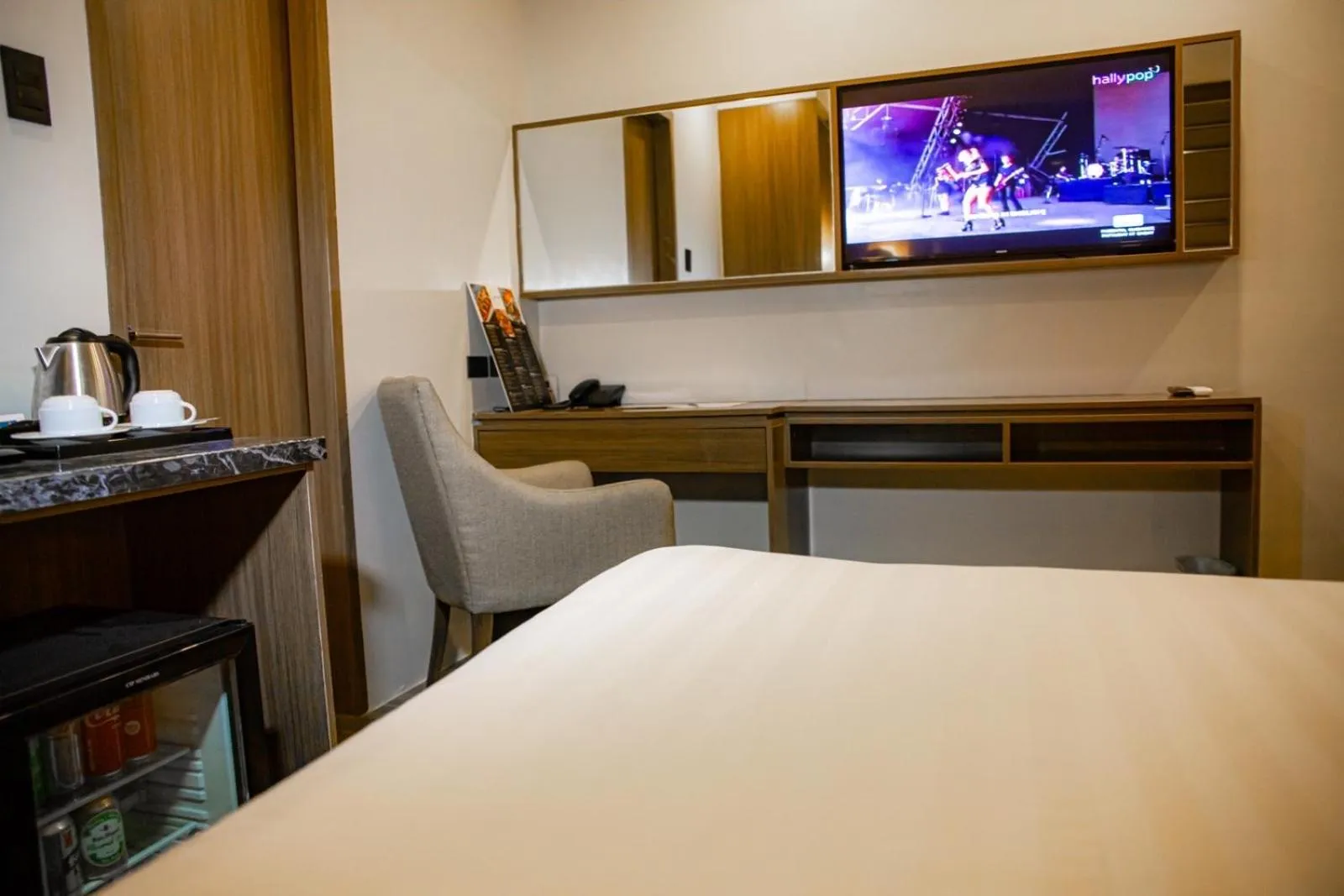 Bed in El Vistra Hotel Angeles