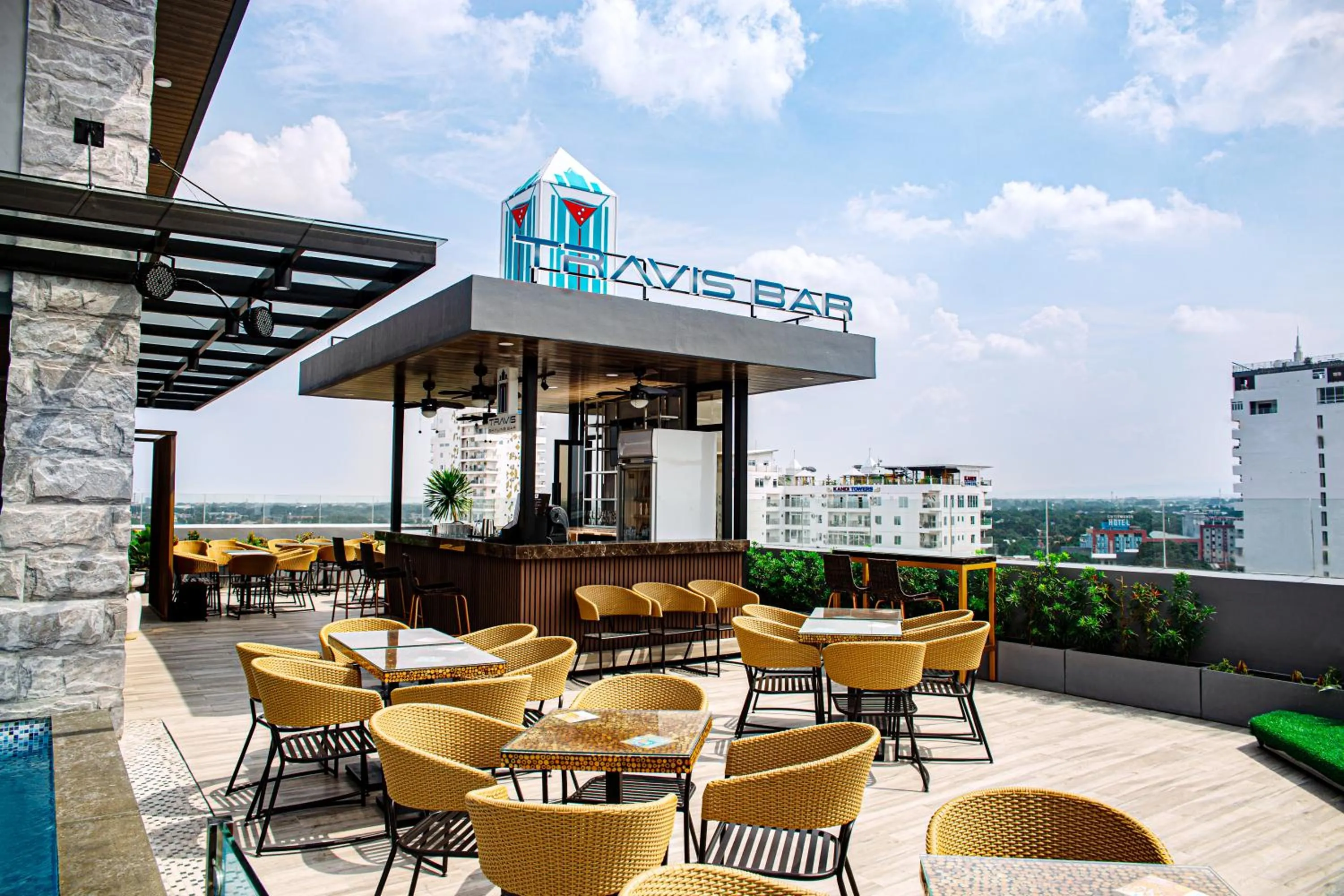 Property building in El Vistra Hotel Angeles