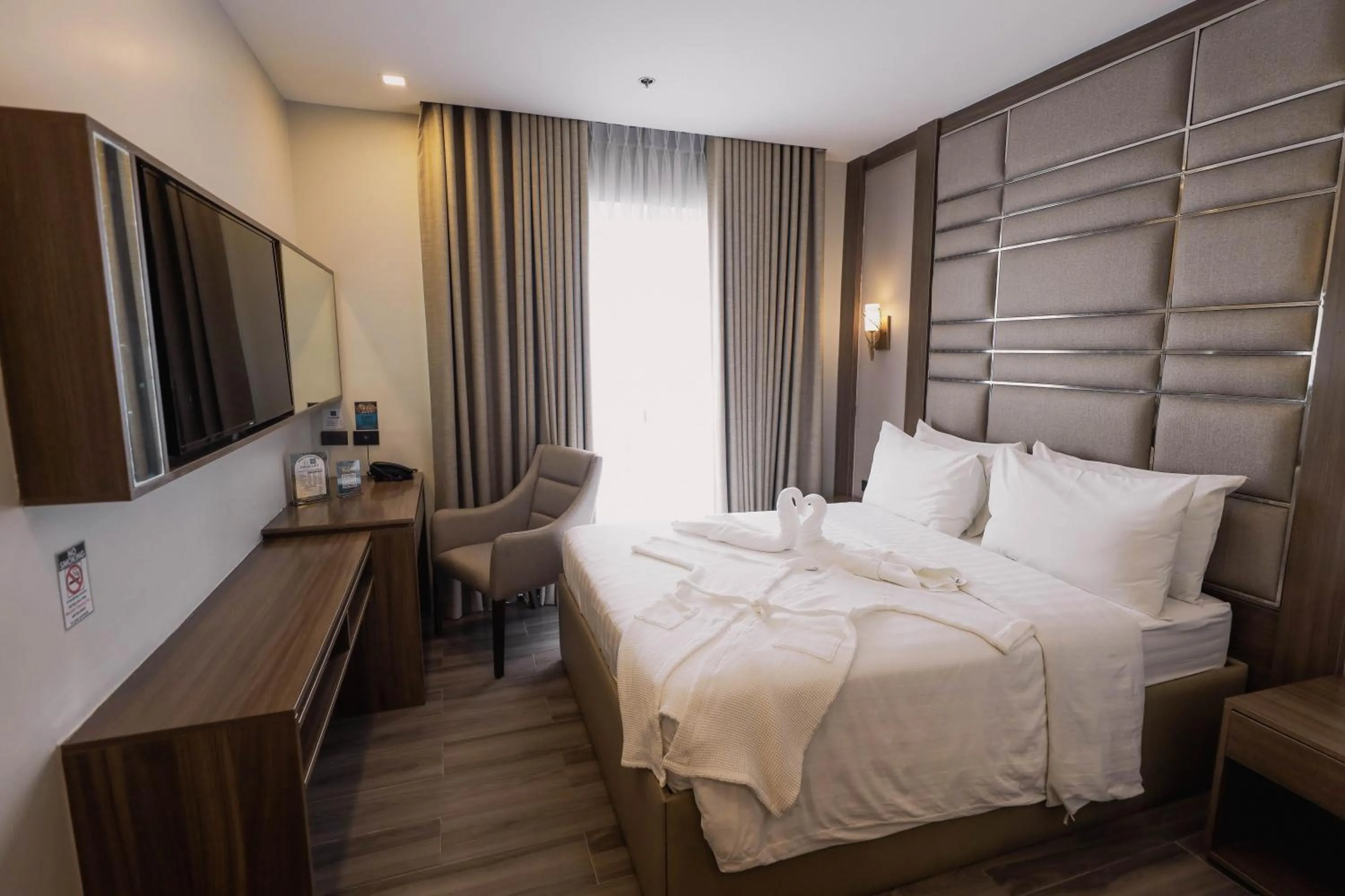 Bedroom, Bed in El Vistra Hotel Angeles