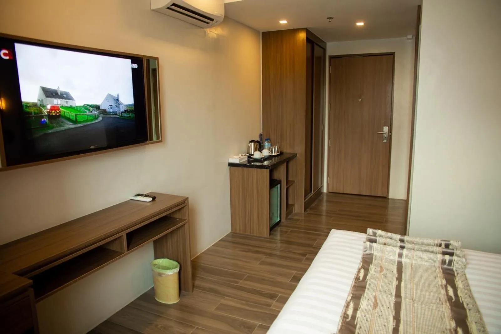 Bed in El Vistra Hotel Angeles