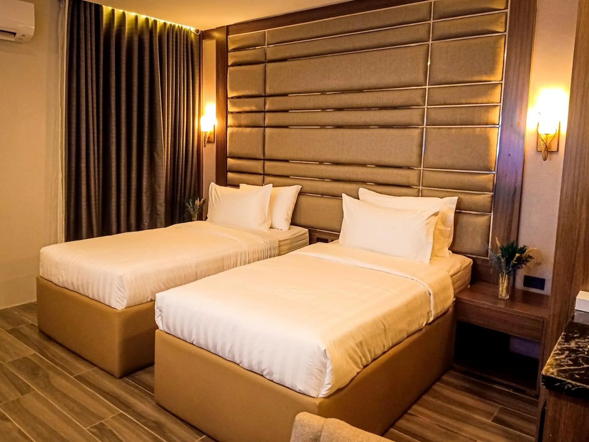 Bed in El Vistra Hotel Angeles