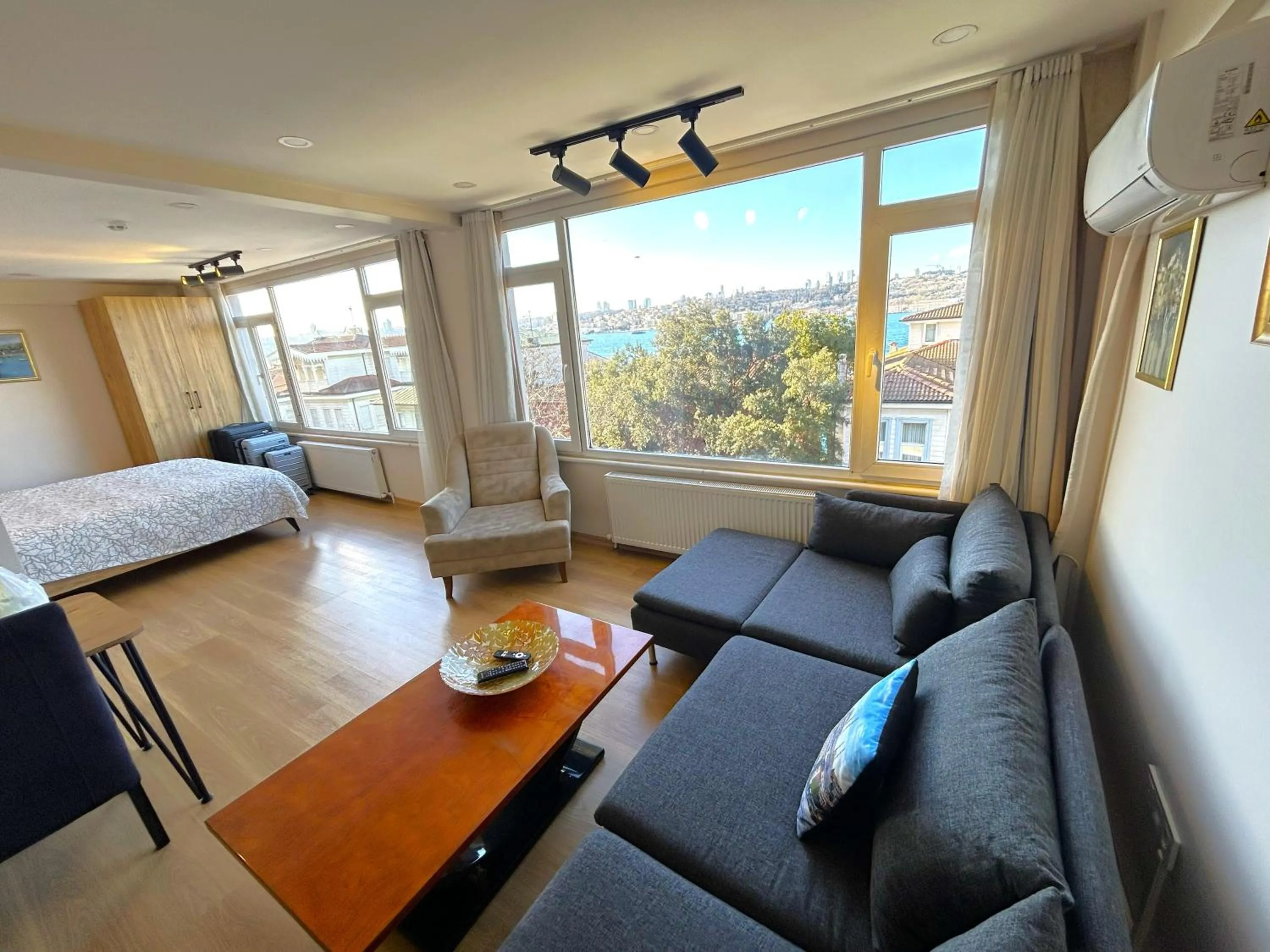 Living room, Bed in Kuzguncuk View