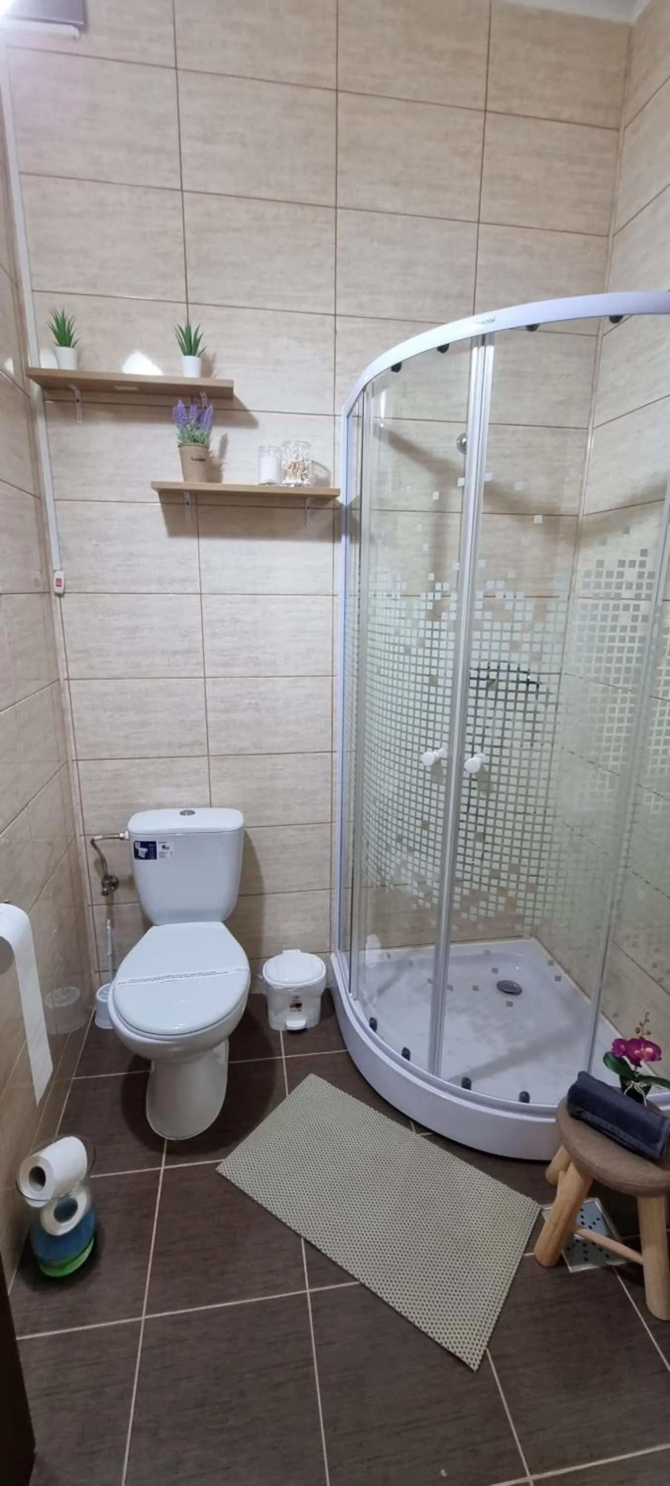 Shower in Happy Mood Apartments