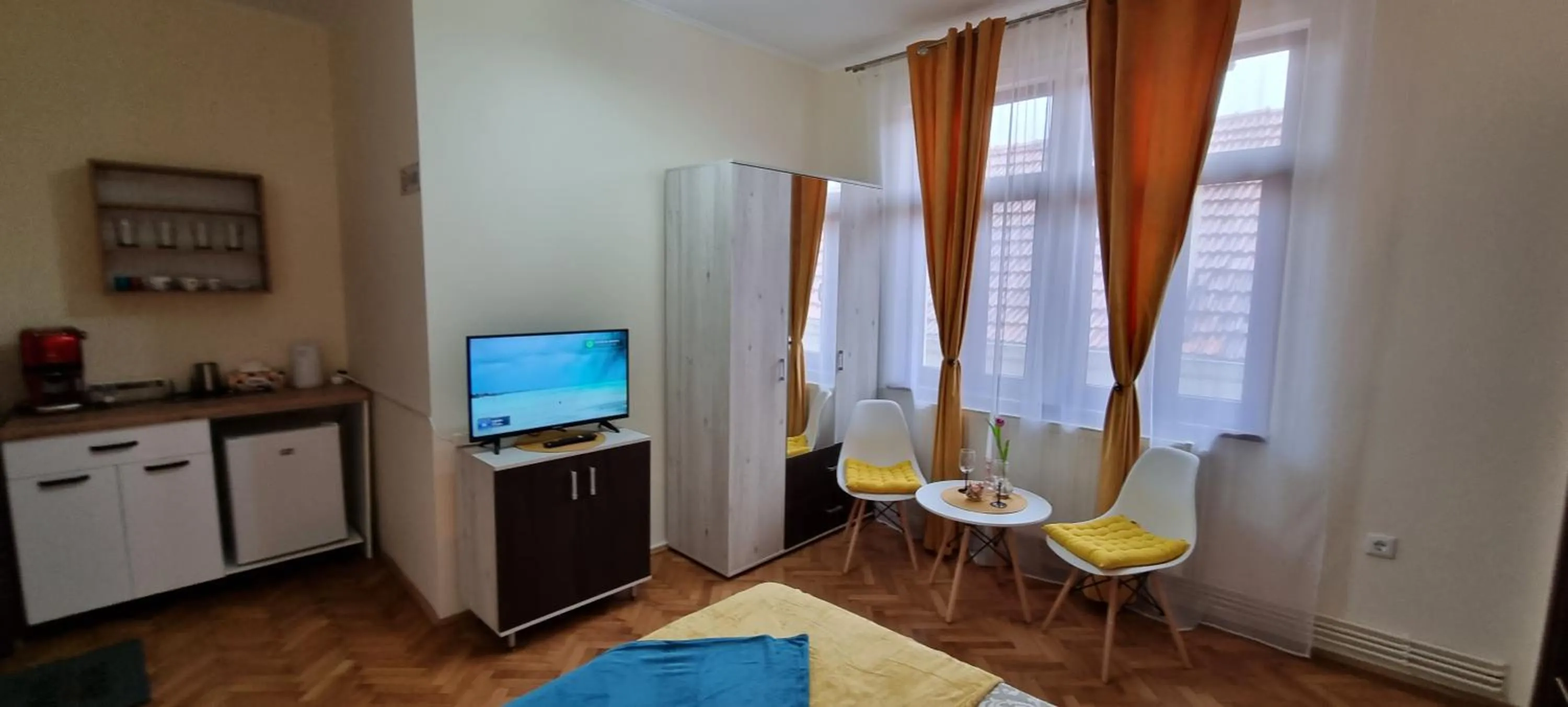 TV and multimedia in Happy Mood Apartments
