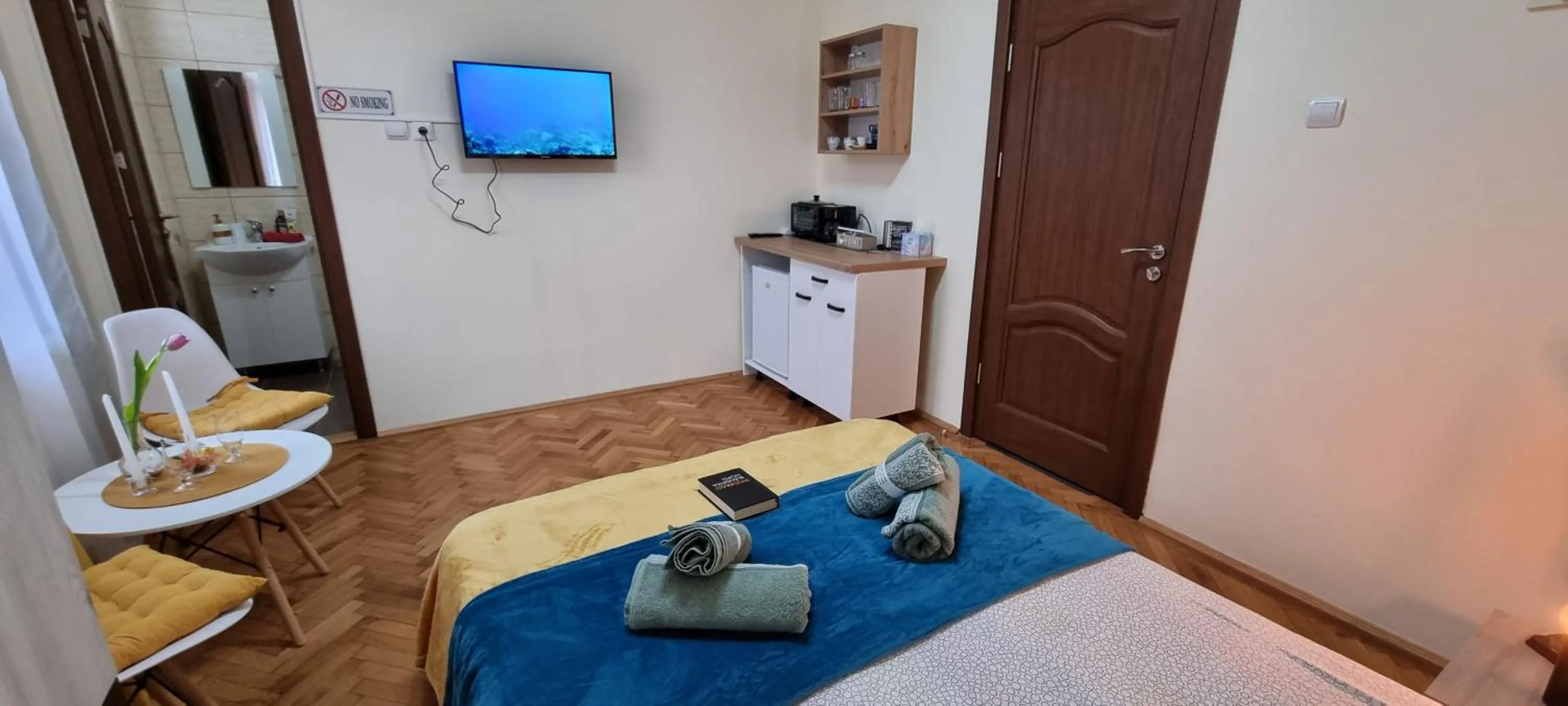 TV and multimedia in Happy Mood Apartments