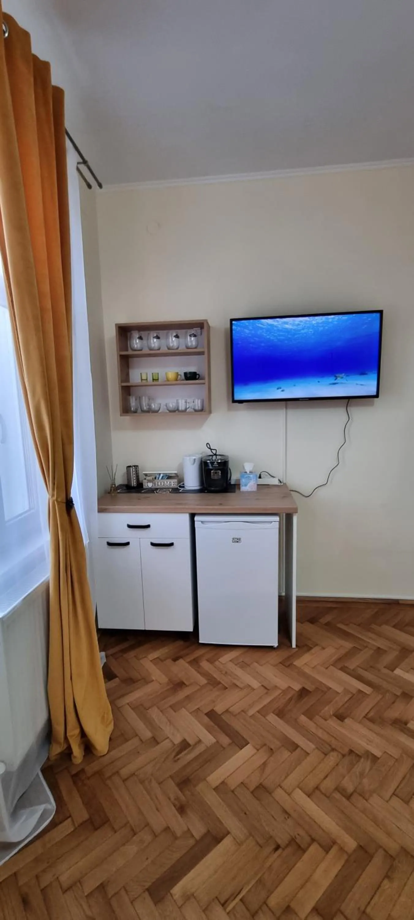 TV and multimedia in Happy Mood Apartments