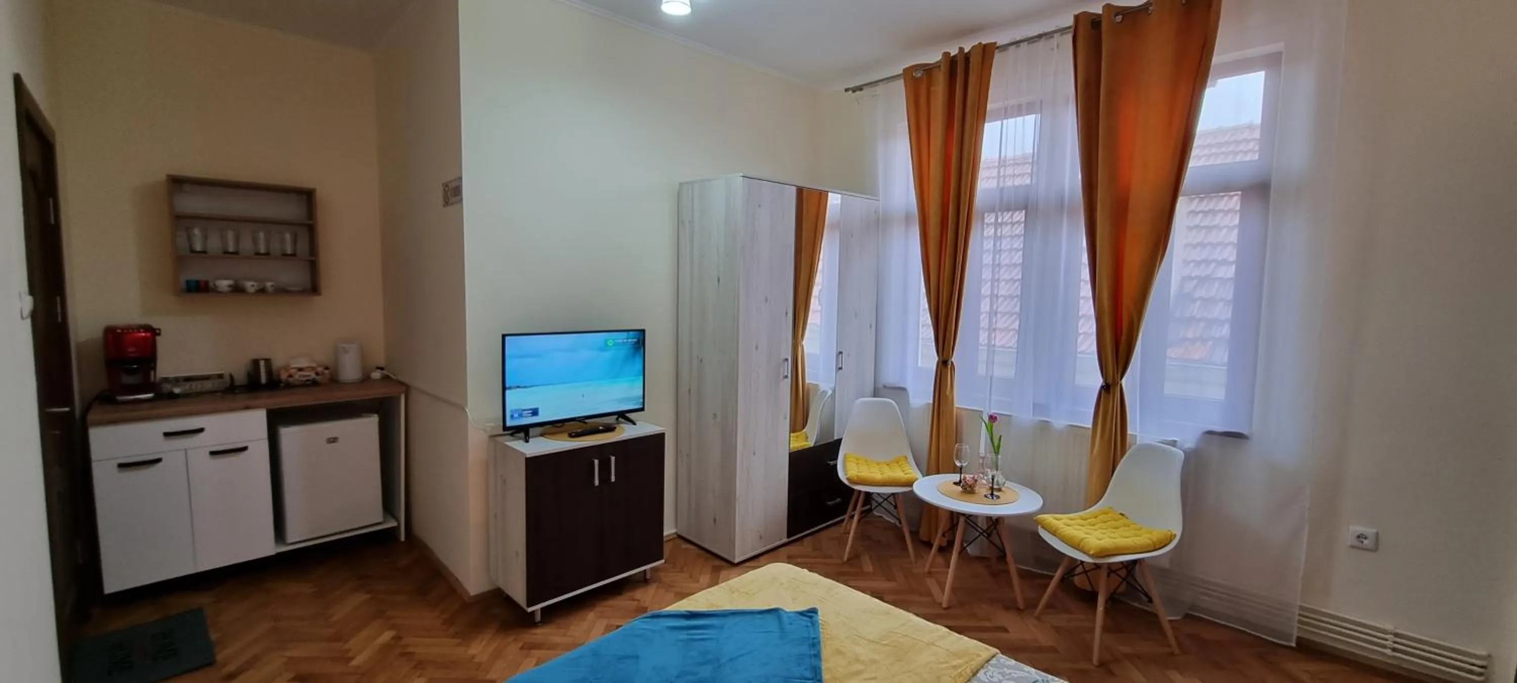 TV and multimedia in Happy Mood Apartments