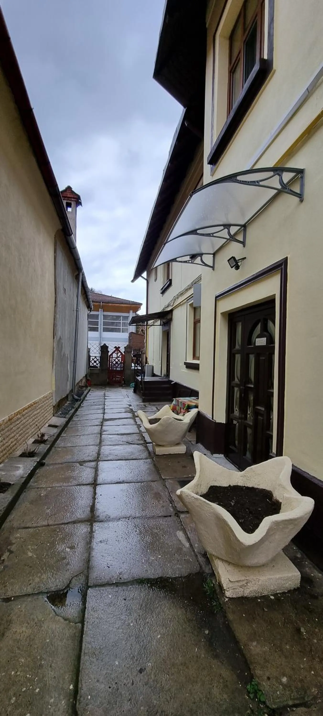 Facade/entrance in Happy Mood Apartments