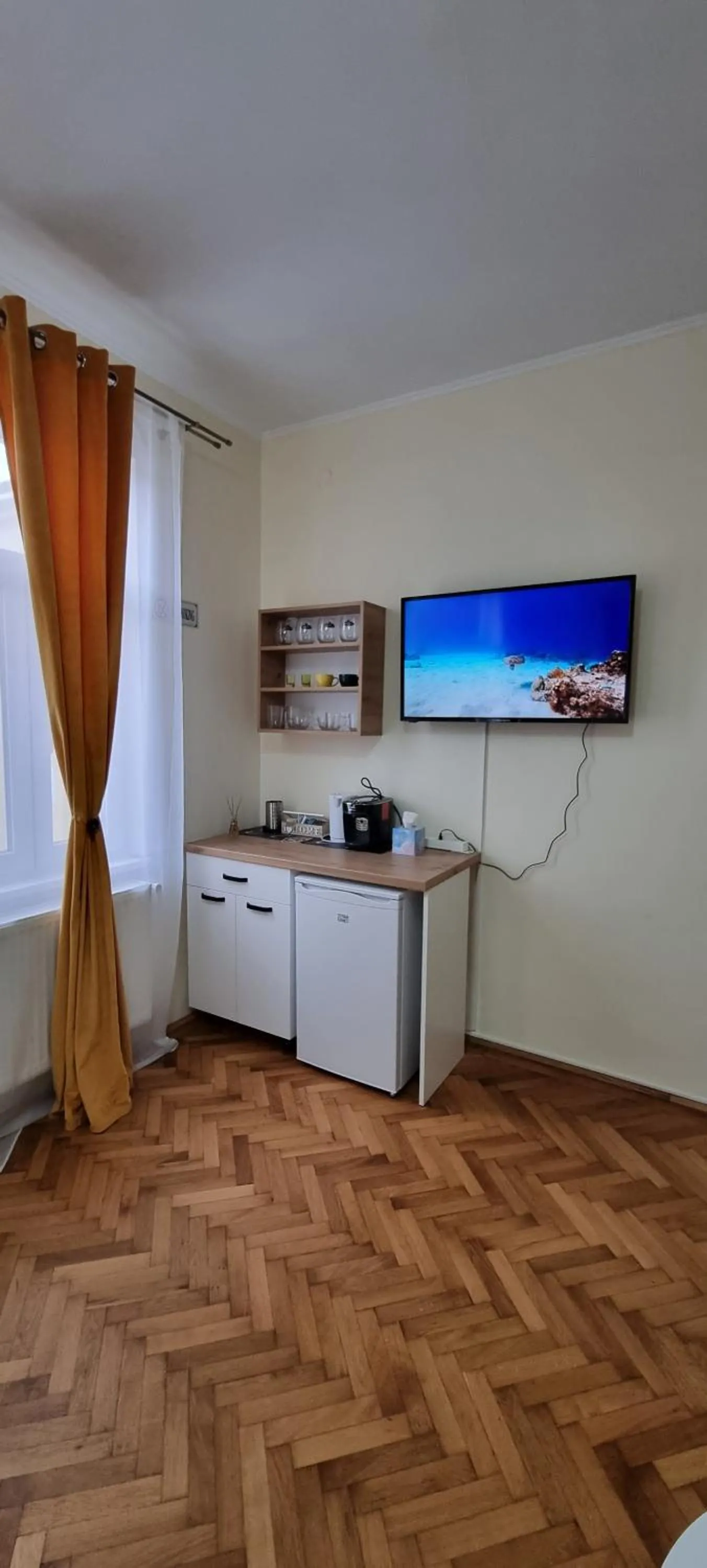TV and multimedia in Happy Mood Apartments