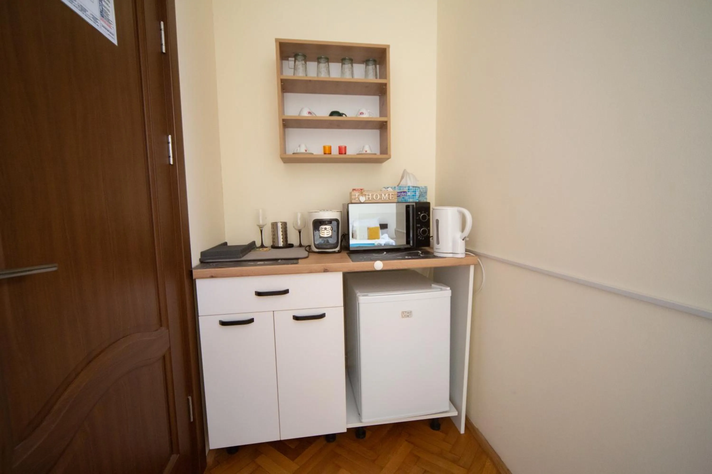Kitchen or kitchenette in Happy Mood Apartments
