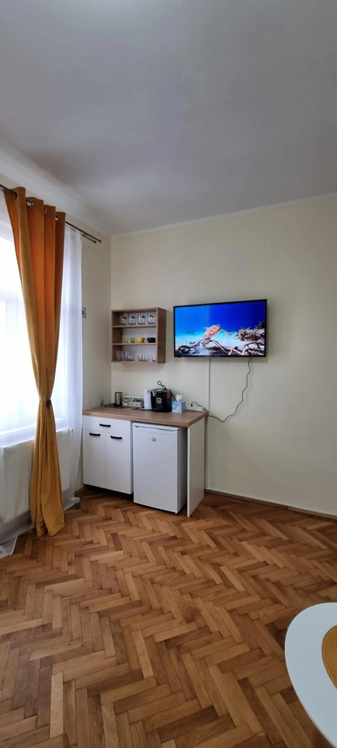 TV and multimedia in Happy Mood Apartments