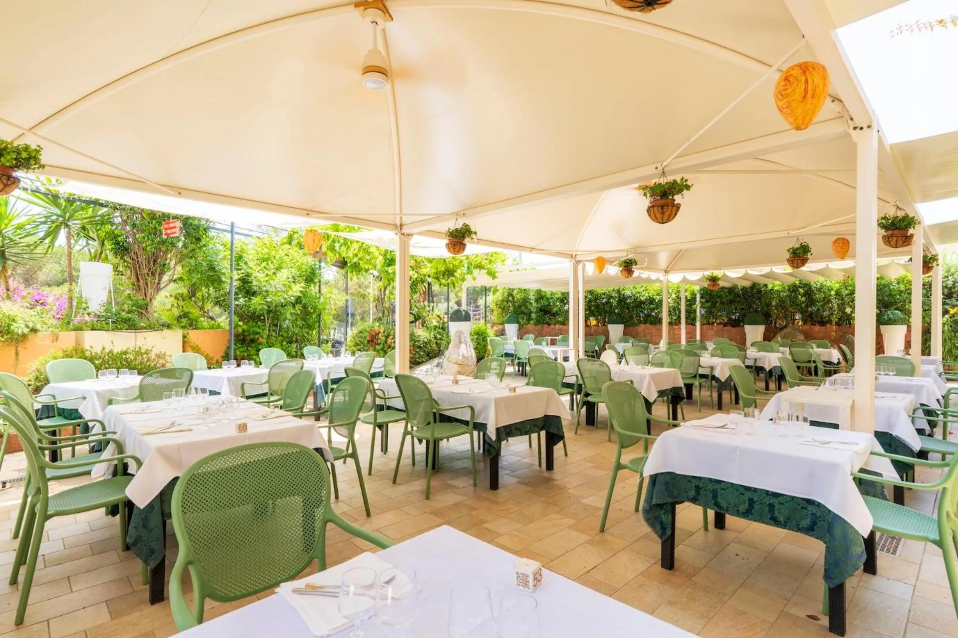 Restaurant/places to eat in Domus De Janas Sul Mare