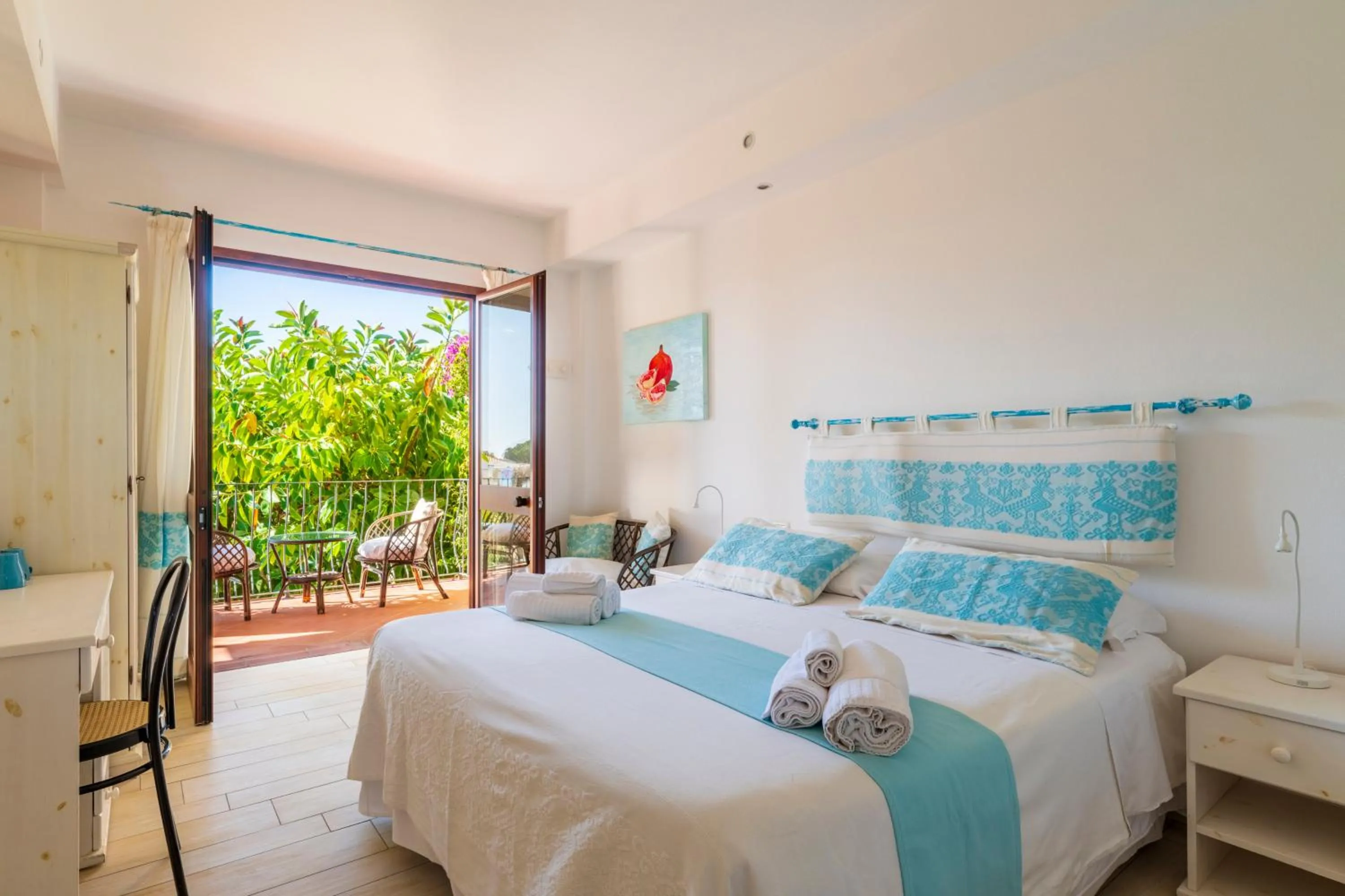 Bed in Domus De Janas Sul Mare