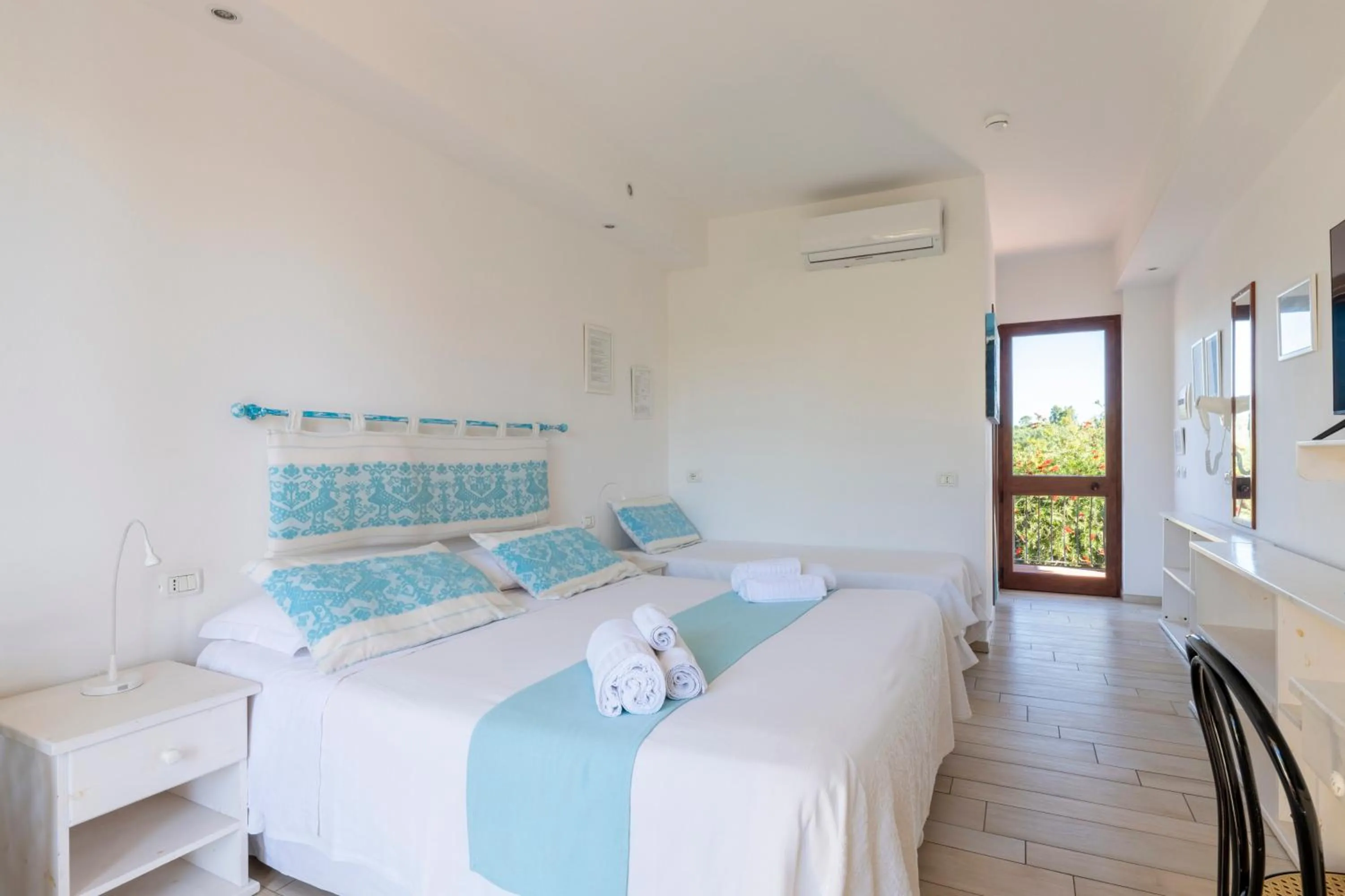 Bed in Domus De Janas Sul Mare