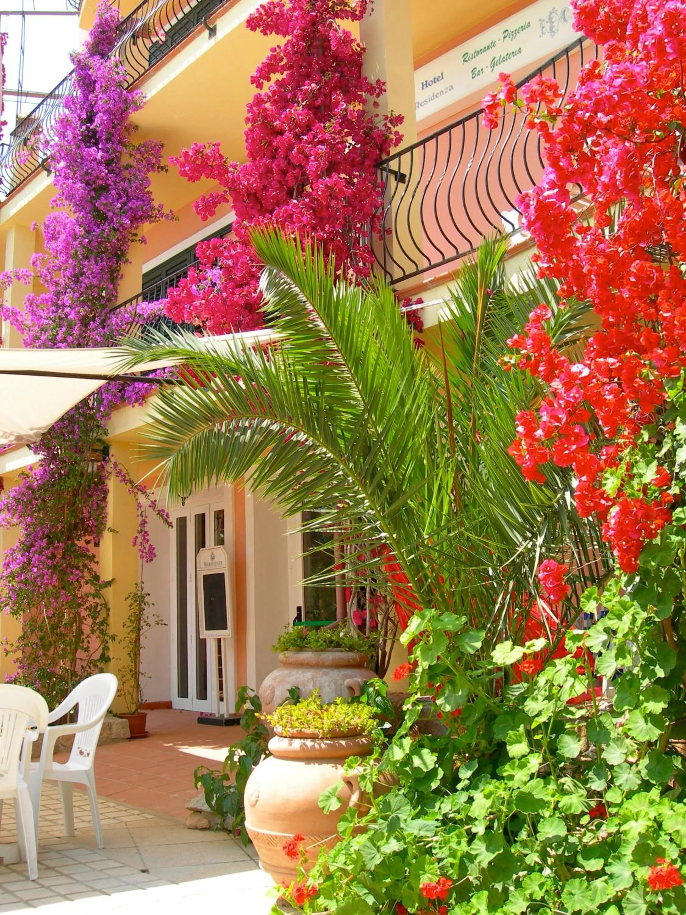 Facade/entrance in Domus De Janas Sul Mare