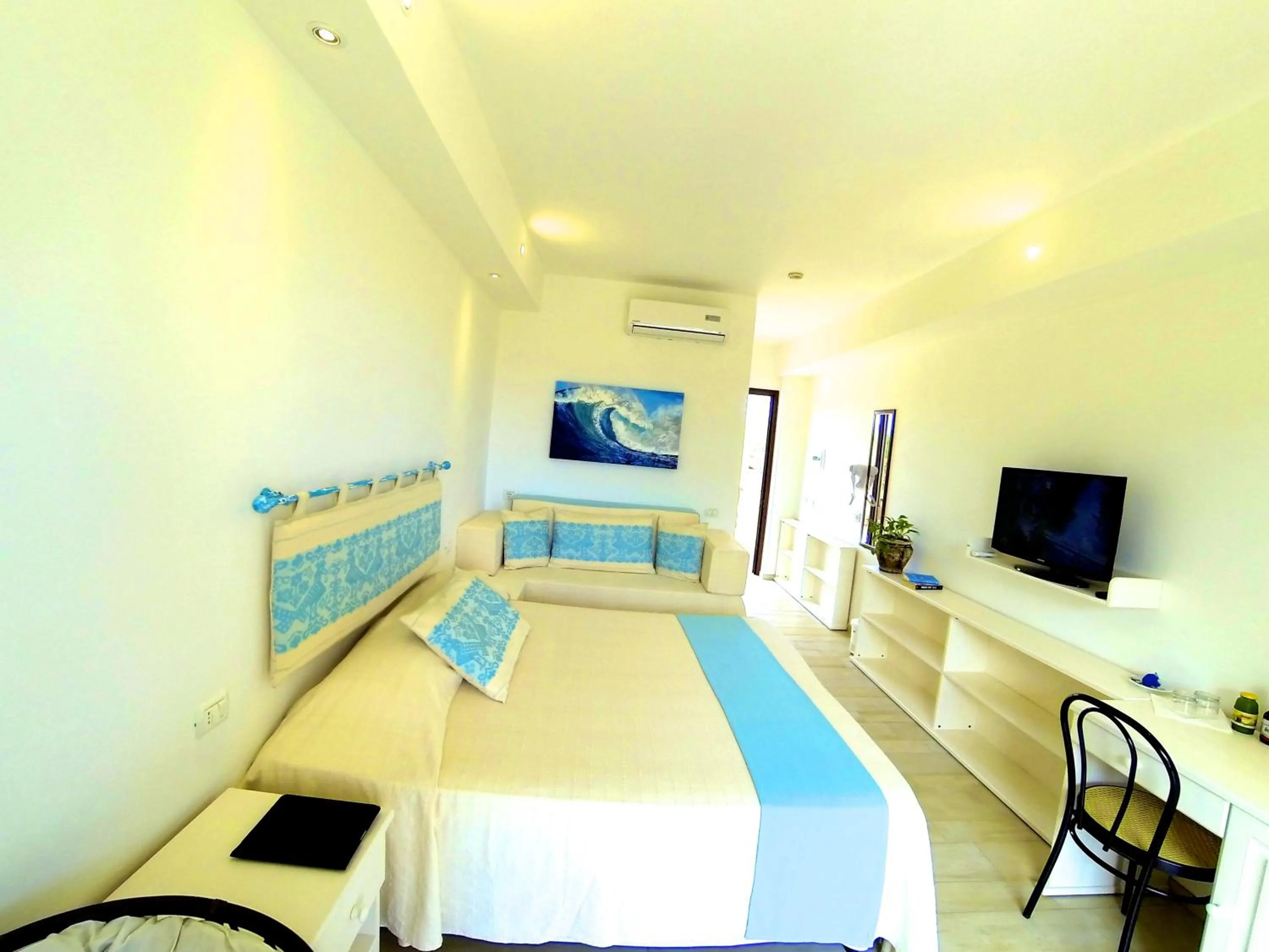 Photo of the whole room, Bed in Domus De Janas Sul Mare