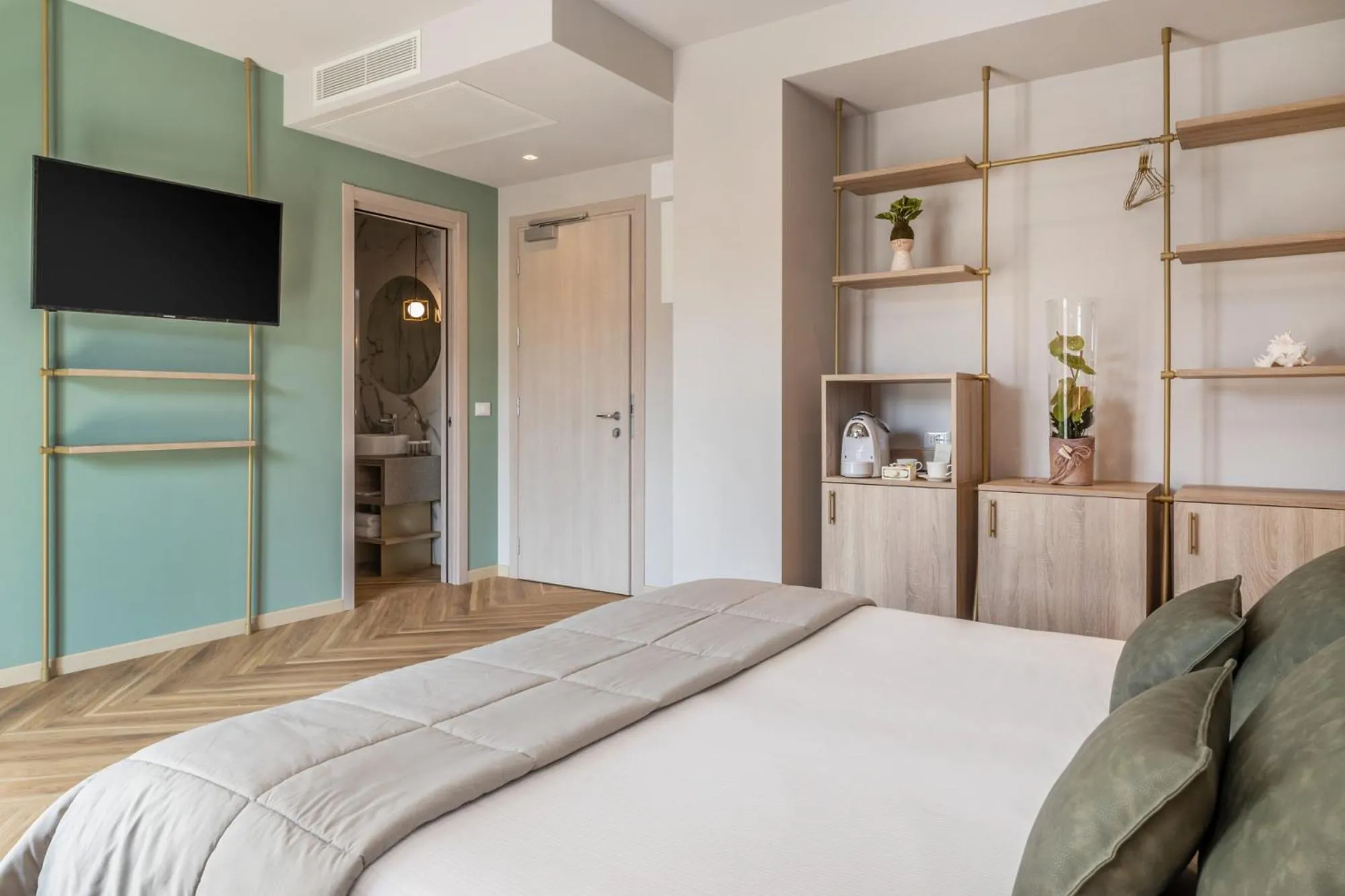 Photo of the whole room, Bed in Salus Smart & Chic Hotel