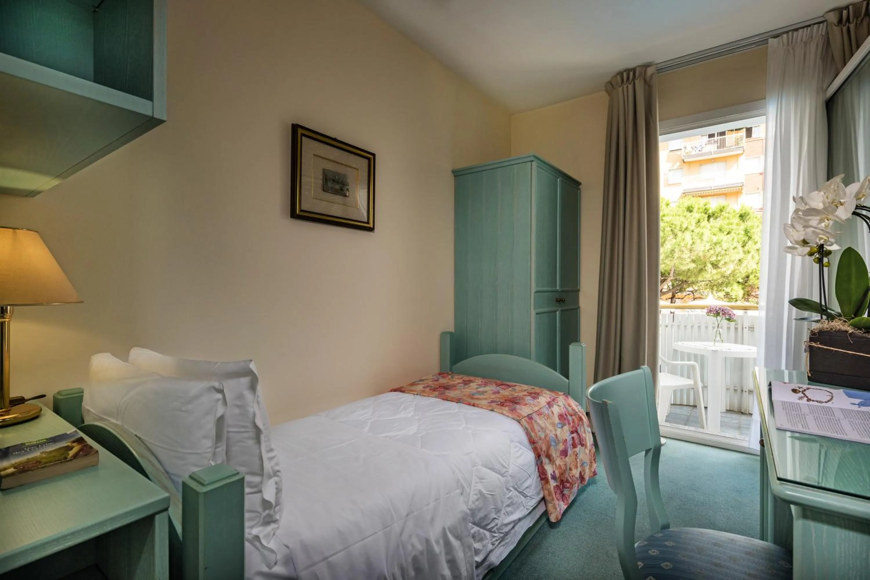 Bed in Salus Smart & Chic Hotel